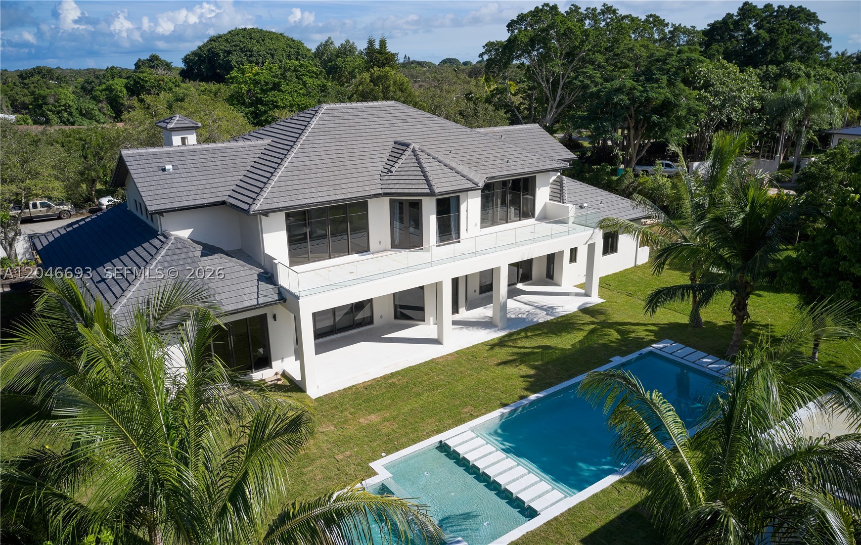 Pinecrest photo 1