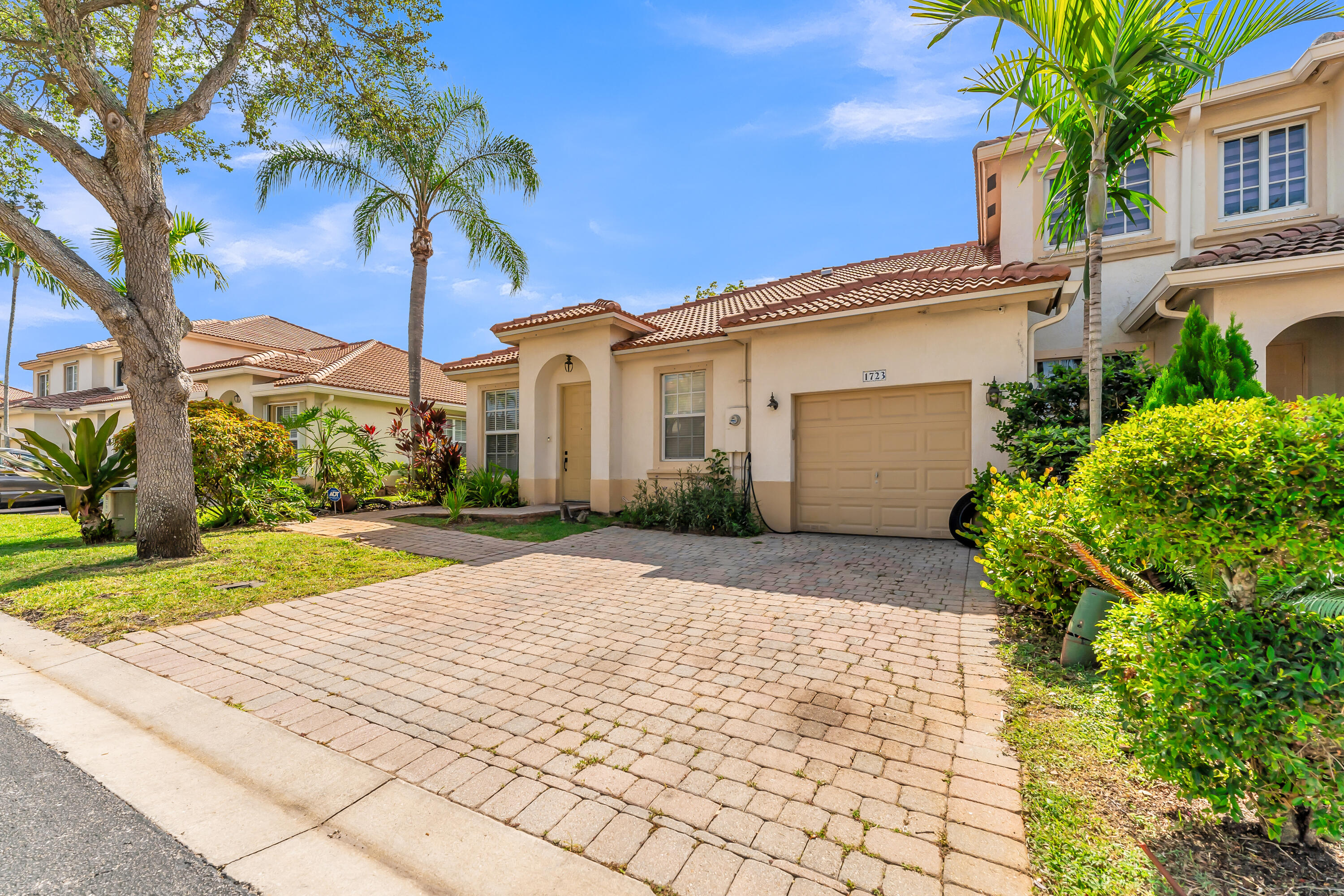 Pembroke Pines photo 3