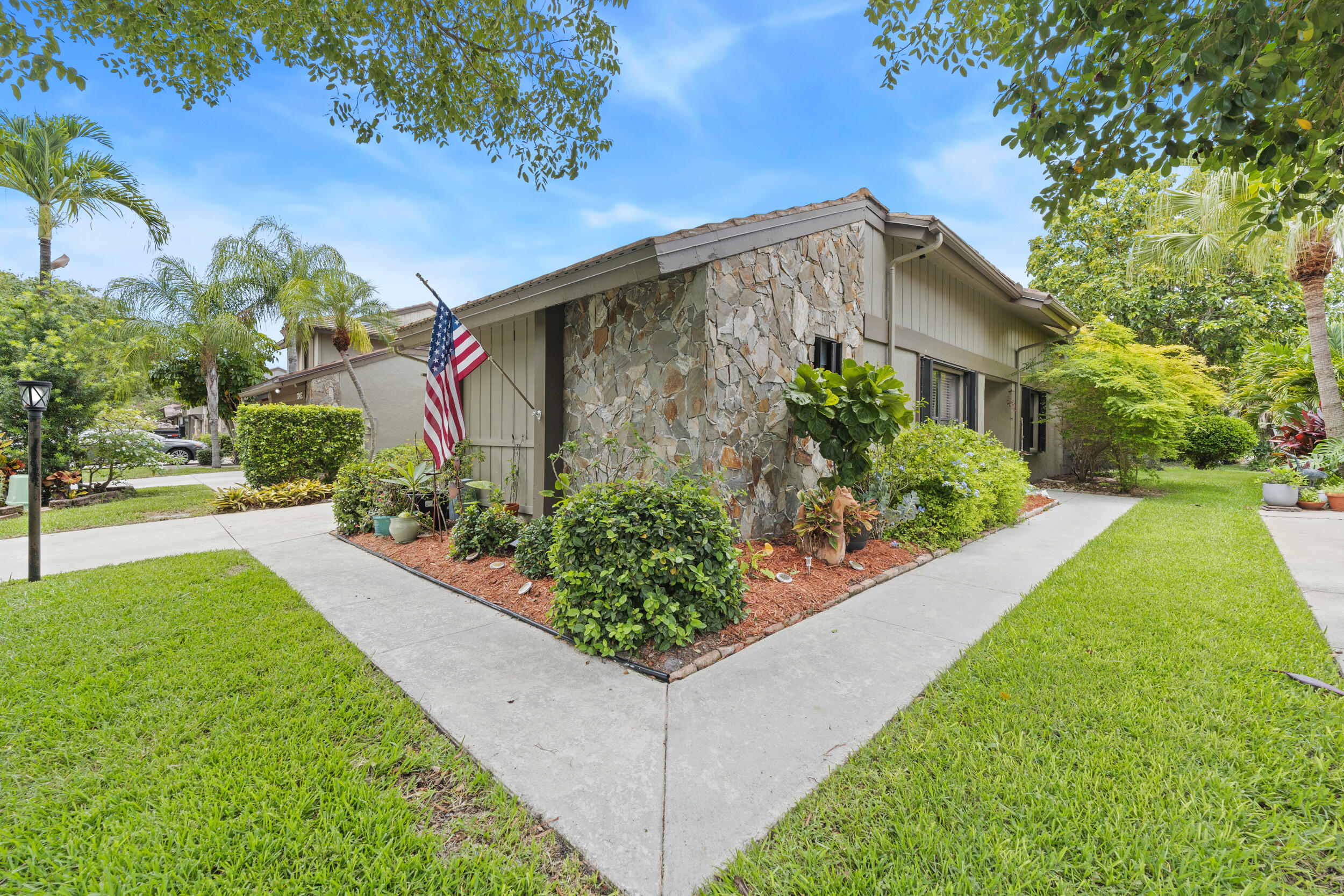 Palm Beach Gardens photo 1