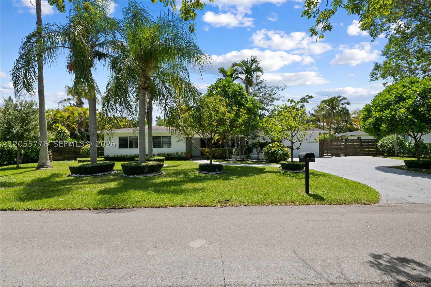 Pinecrest photo 1