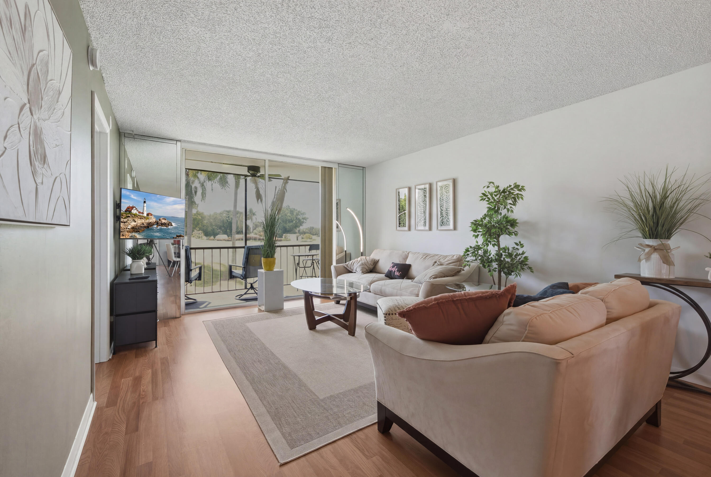 Pembroke Pines photo 1