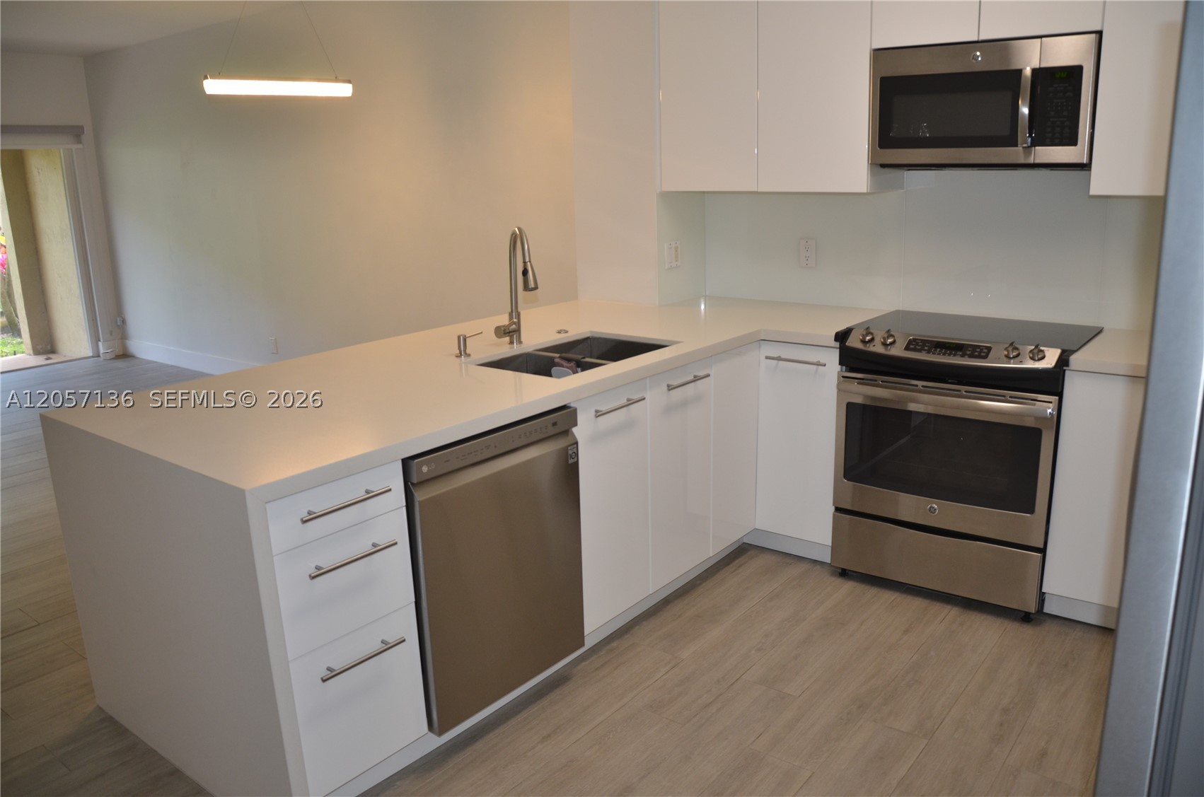 Pembroke Pines photo 2