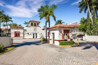 Pinecrest photo 2