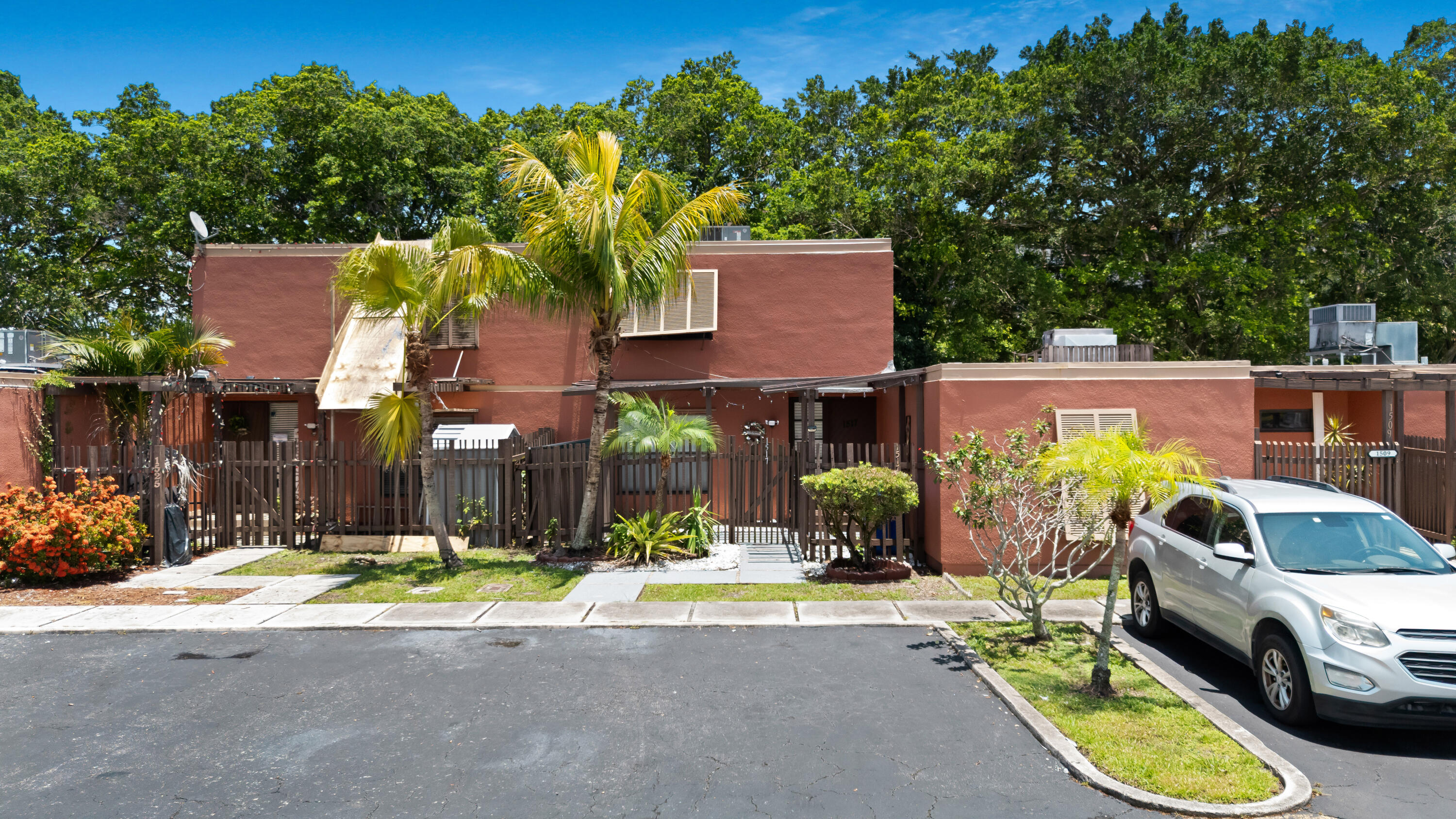Pembroke Pines photo 1