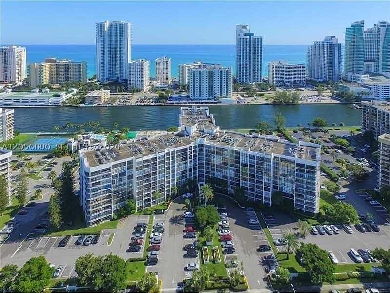 Hallandale Beach photo 2