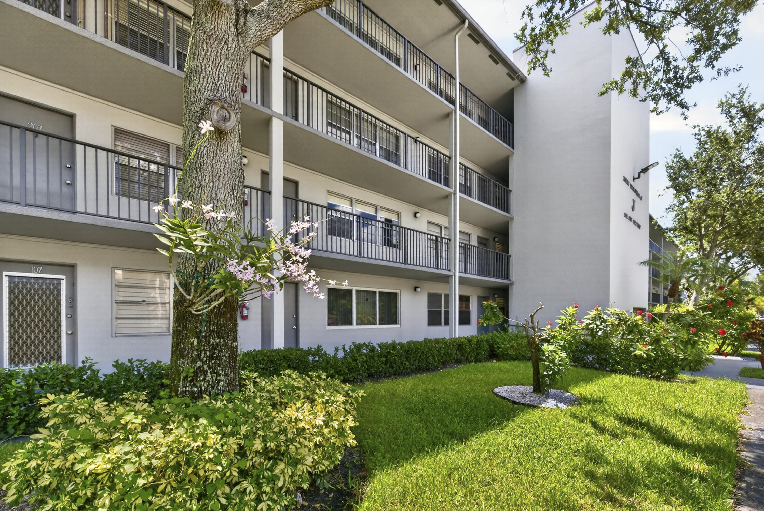 Pembroke Pines photo 1