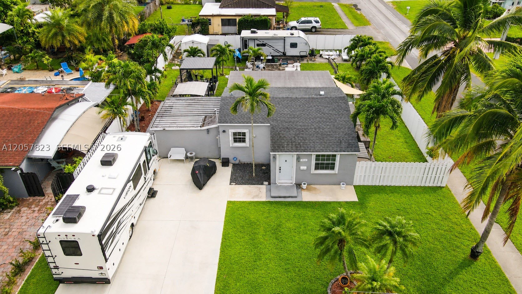 Hallandale Beach photo 2