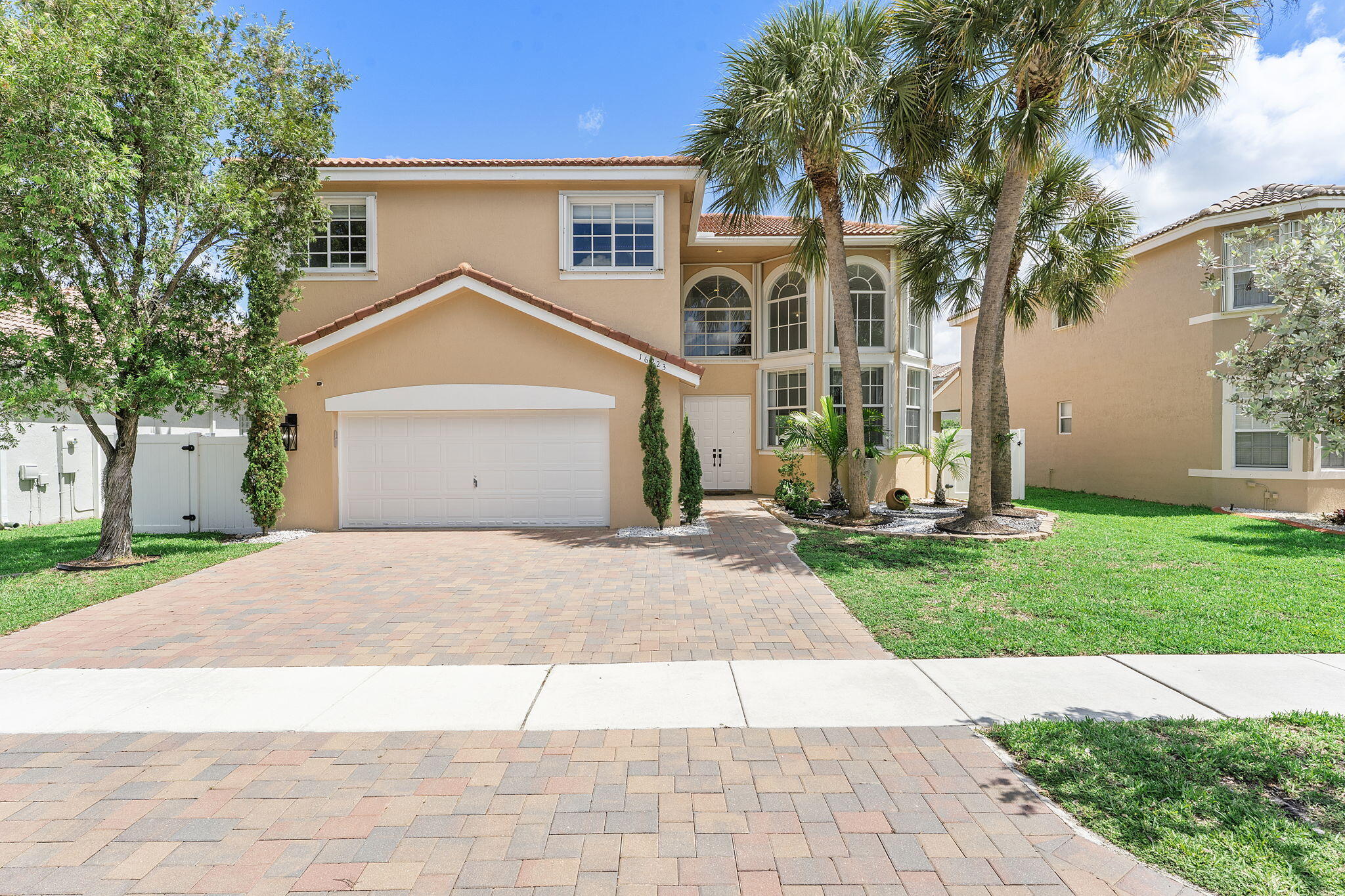 Pembroke Pines photo 1