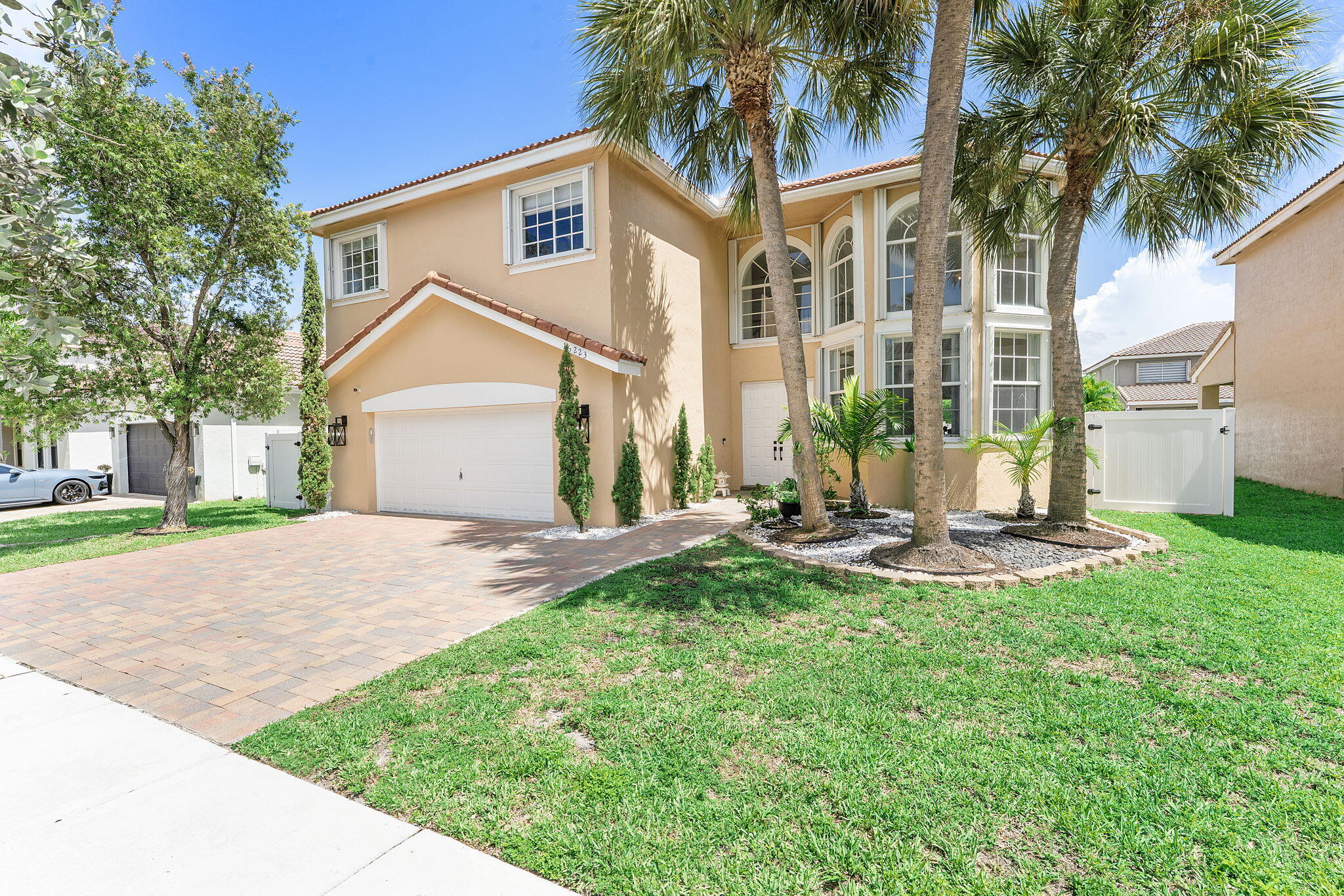 Pembroke Pines photo 2