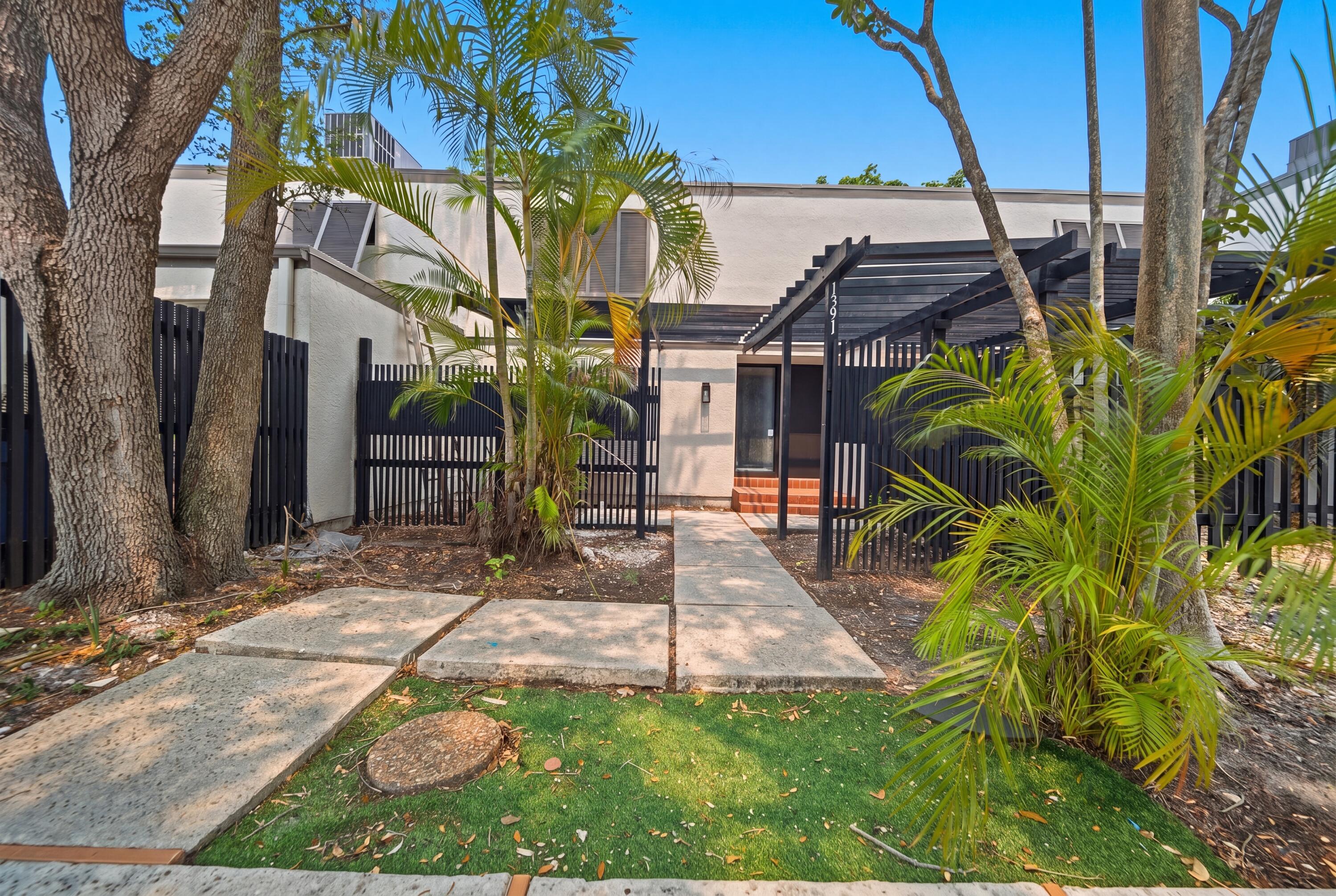 Pembroke Pines photo 2
