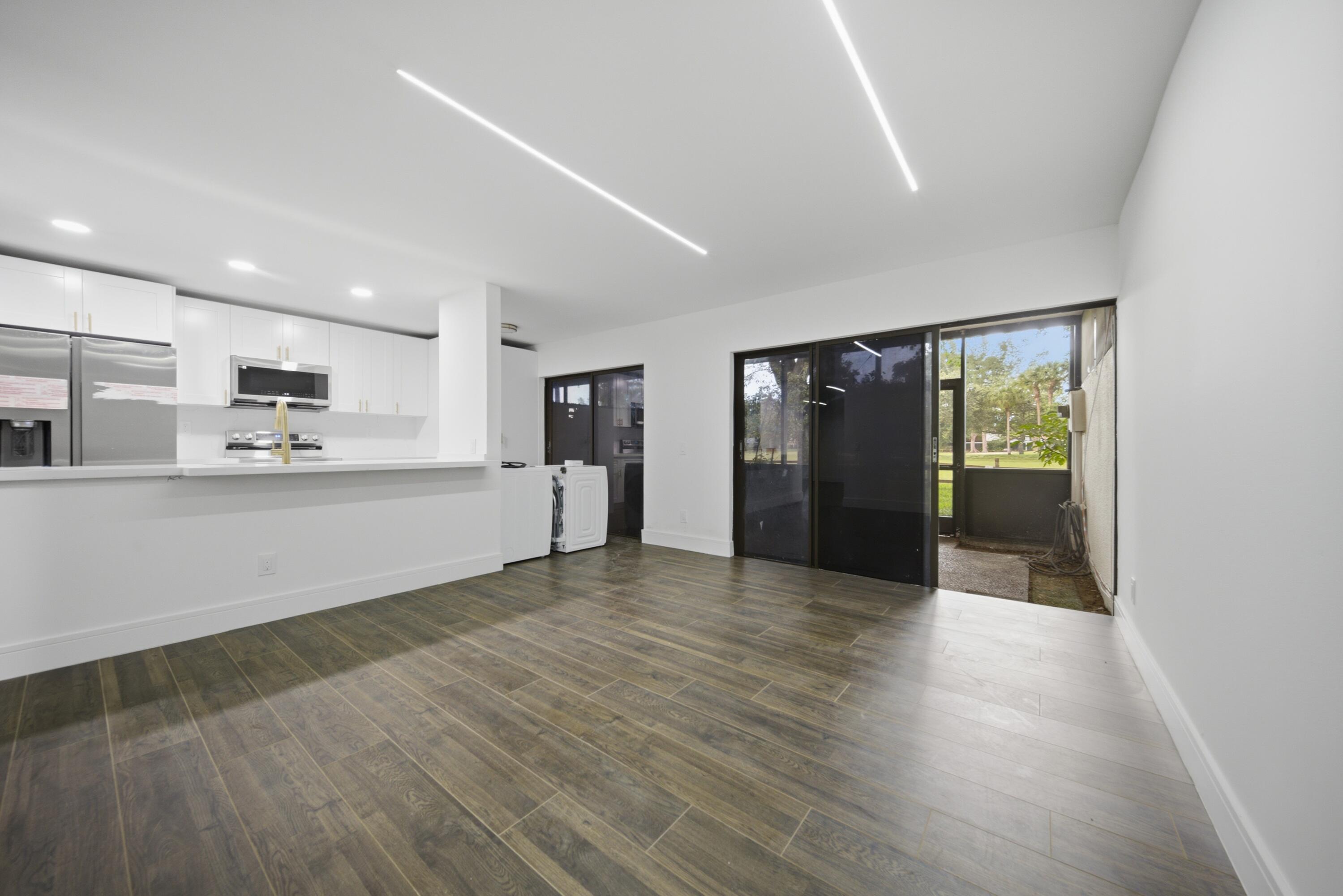 Pembroke Pines photo 4