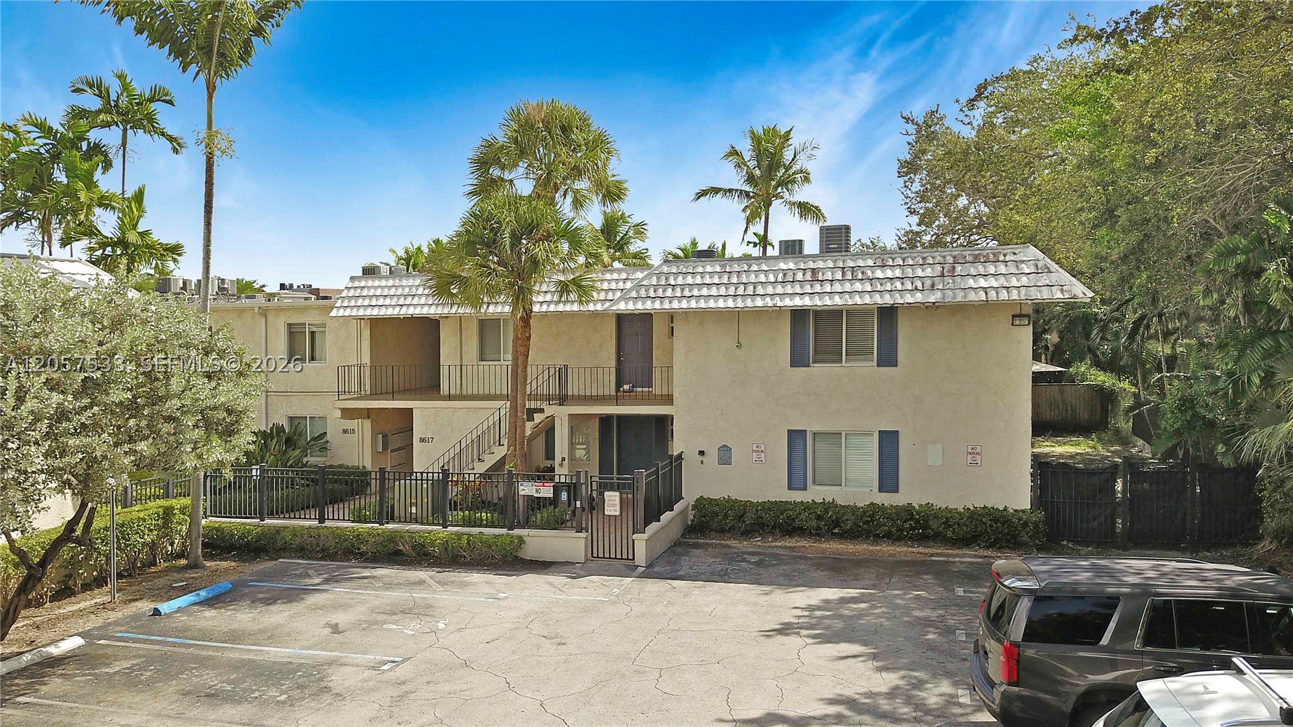 Pinecrest photo 3