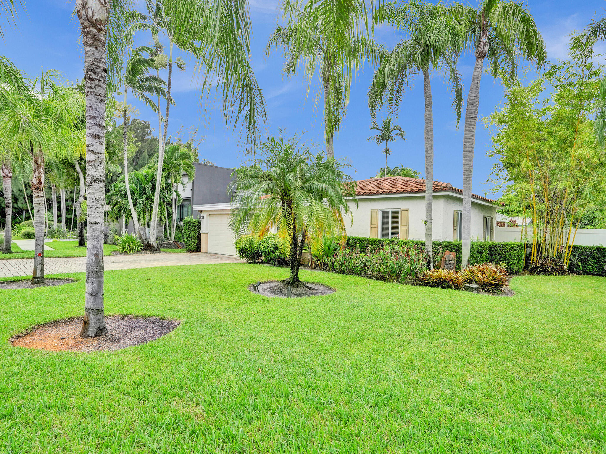 Wilton Manors photo 2