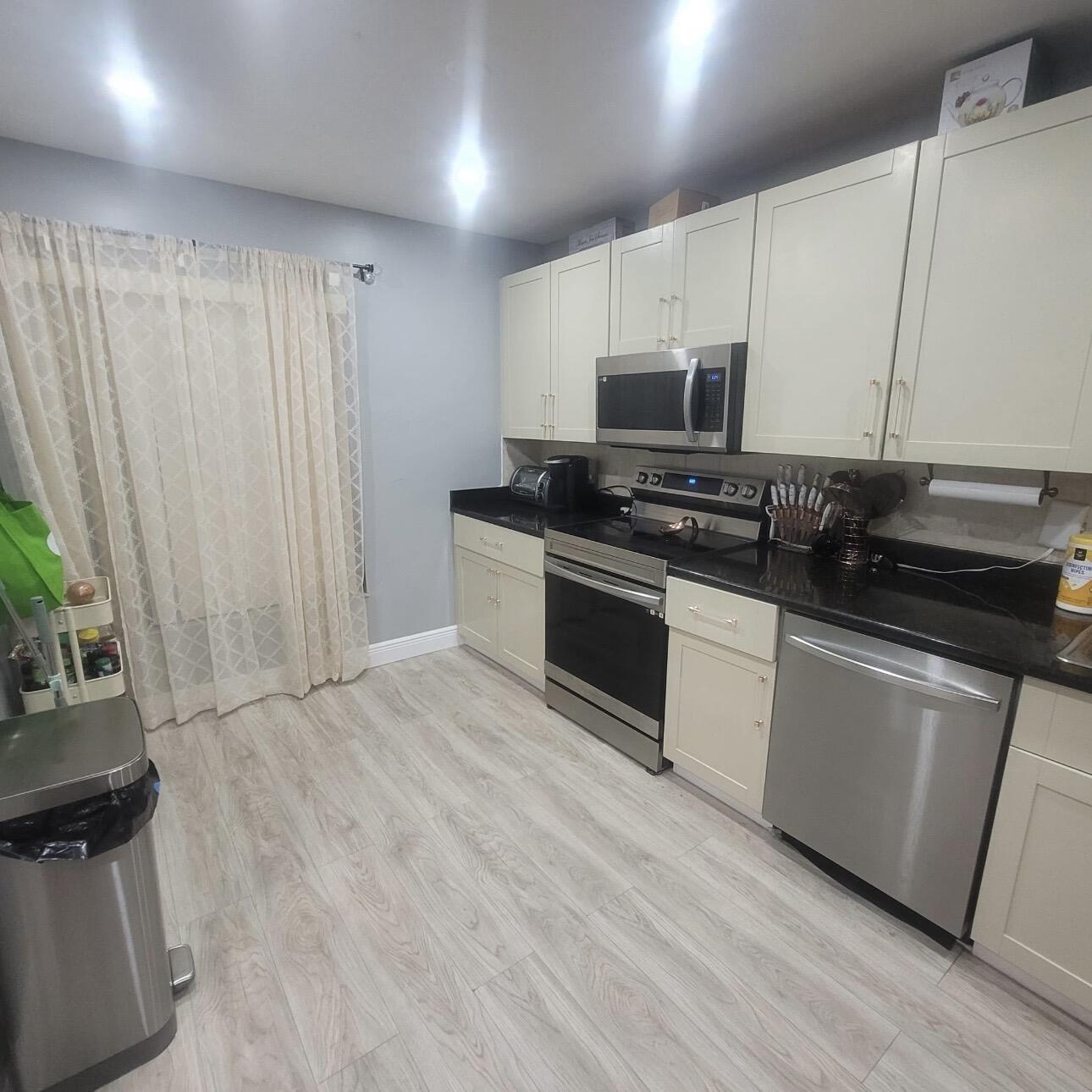 Pembroke Pines photo 4