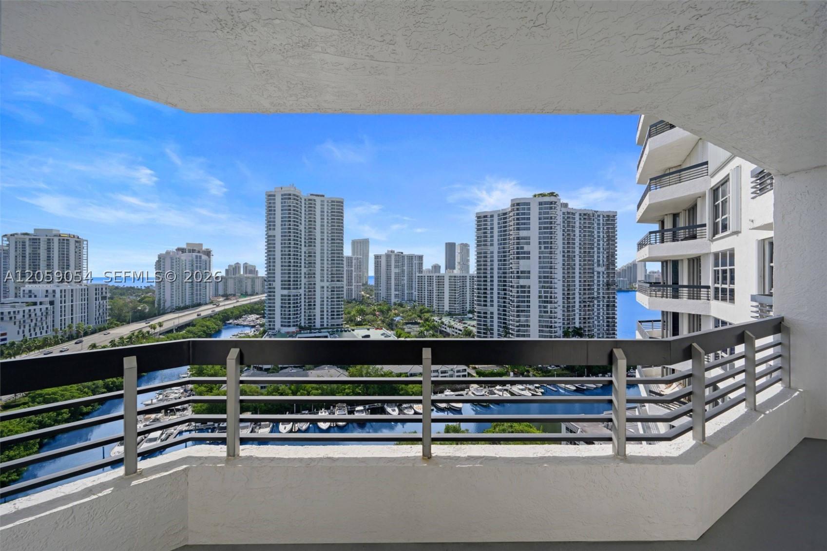 Aventura photo 2