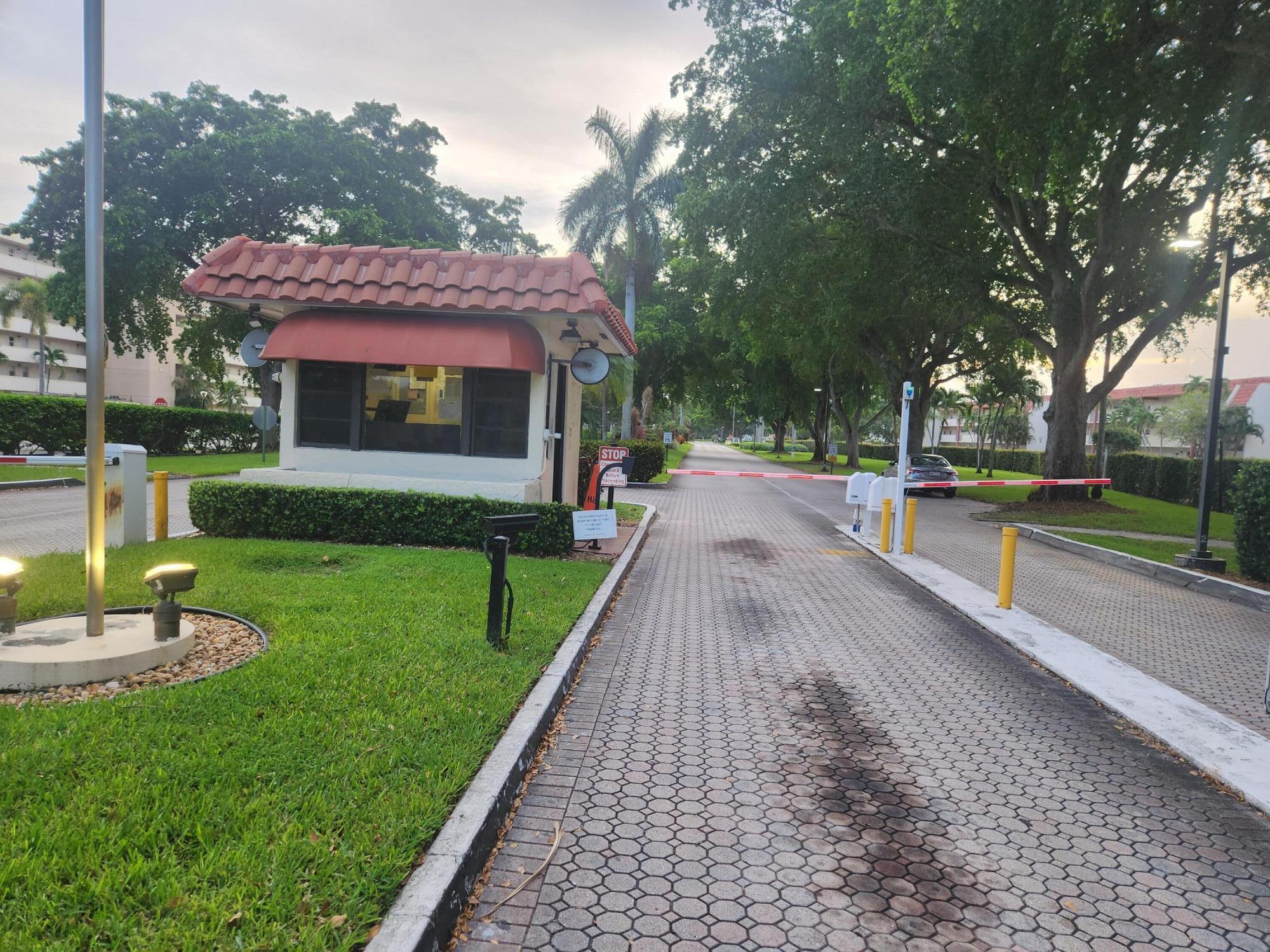 Pembroke Pines photo 2