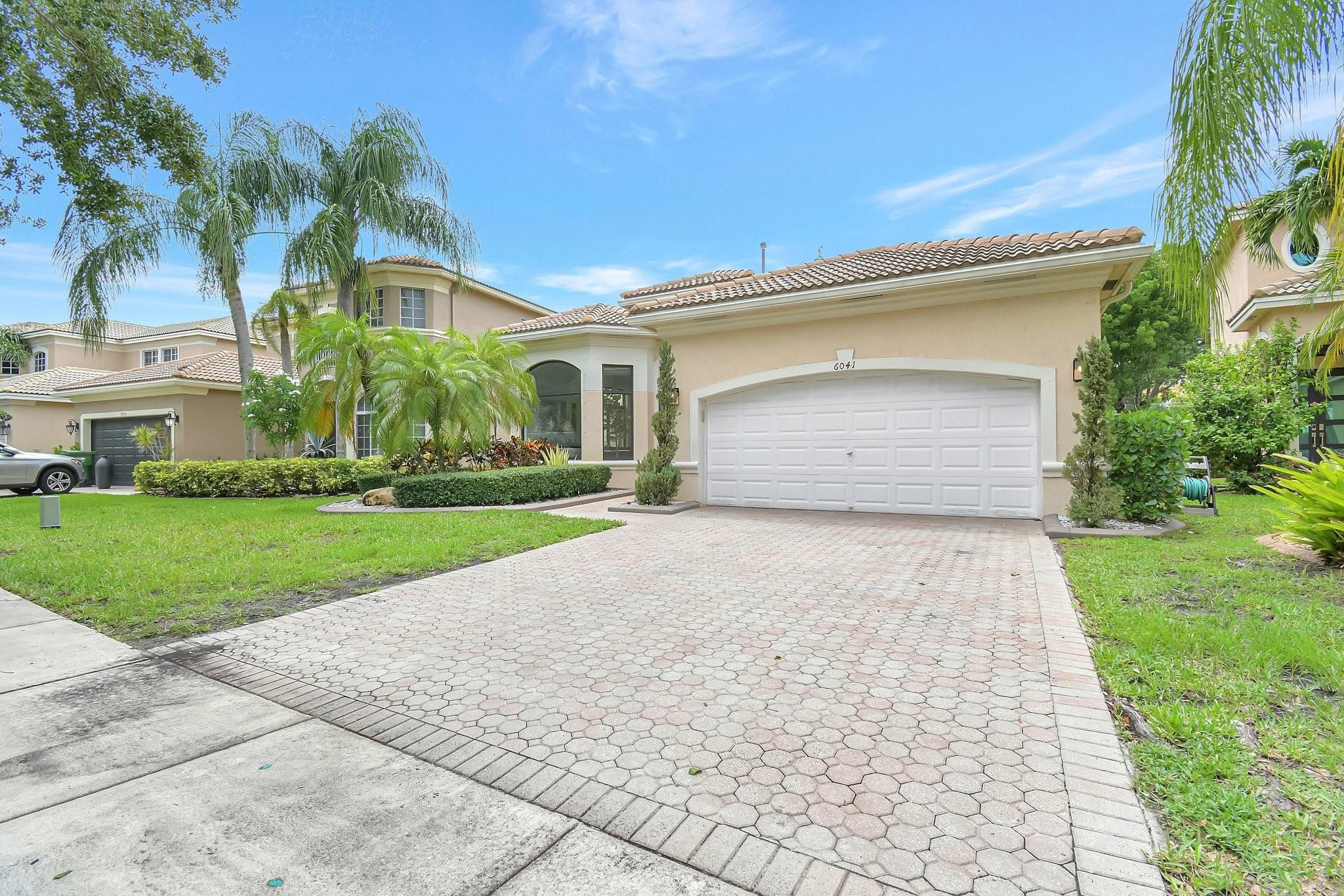Pembroke Pines photo 1