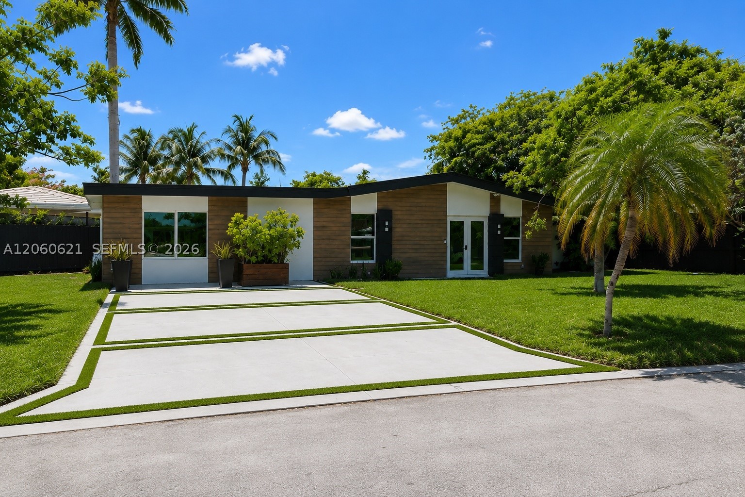 Wilton Manors photo 2