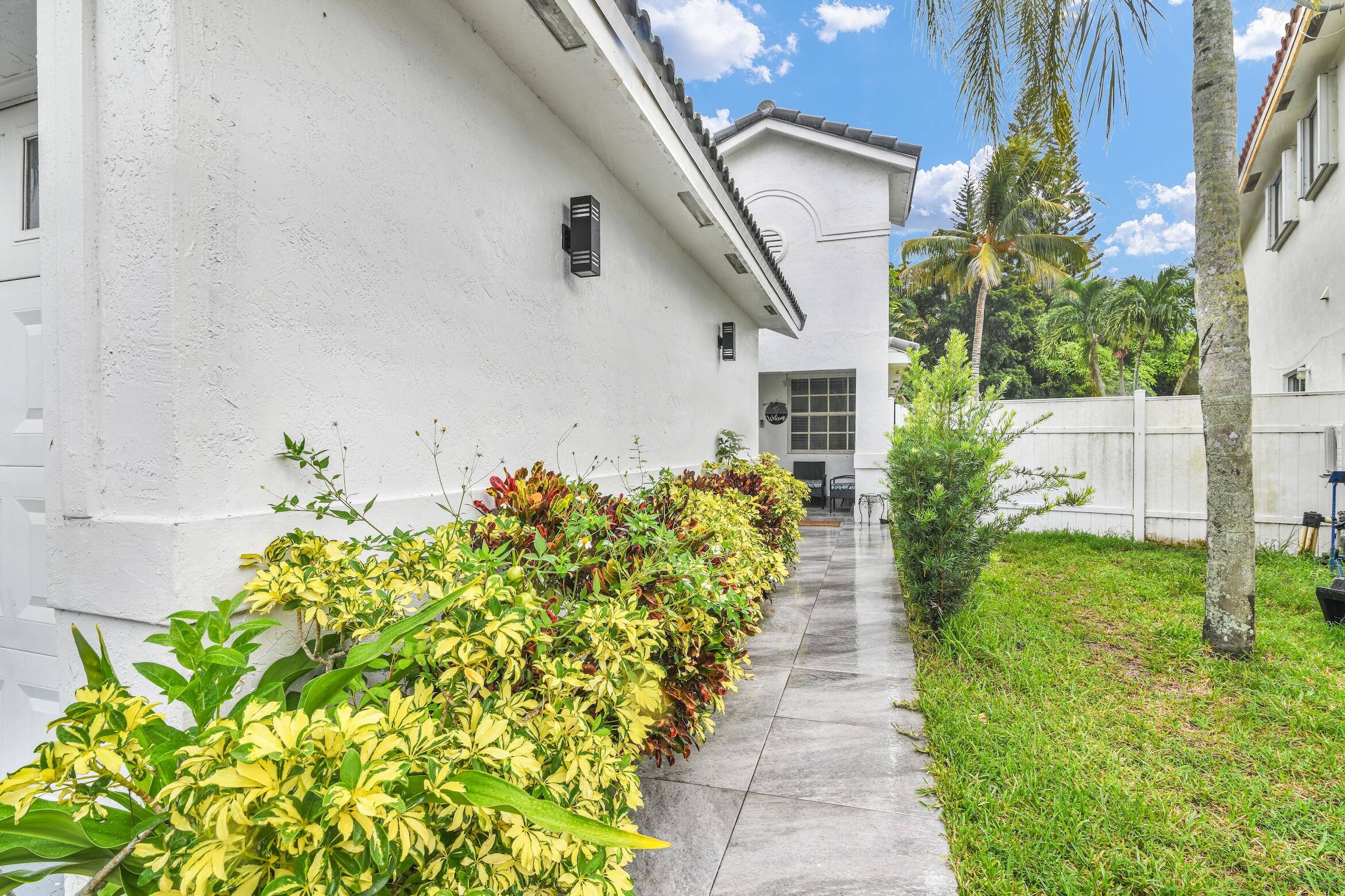 Pembroke Pines photo 2
