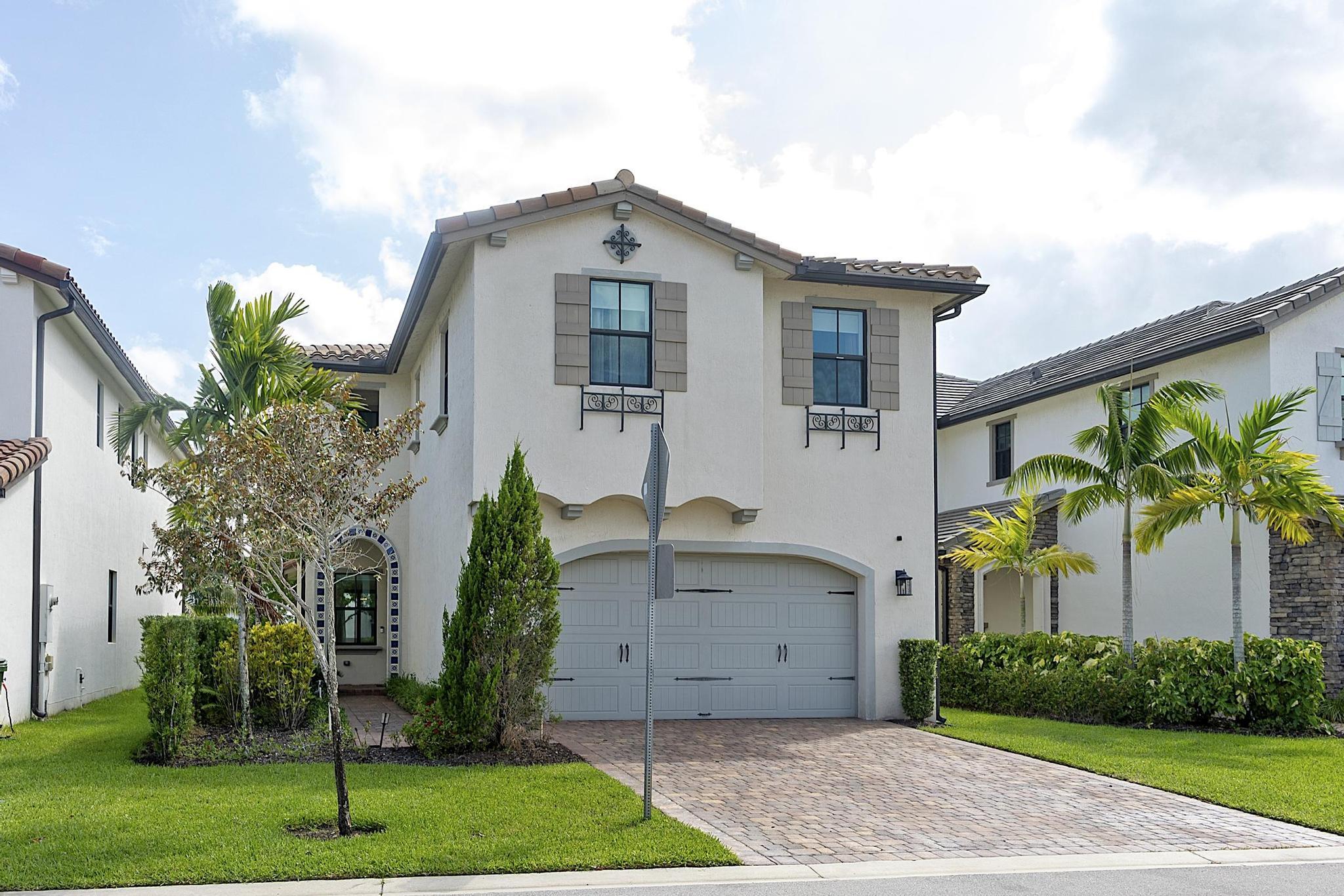 Pembroke Pines photo 1