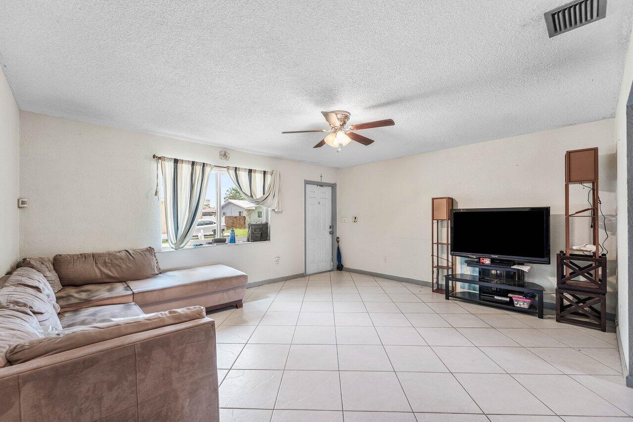 Miramar photo 5