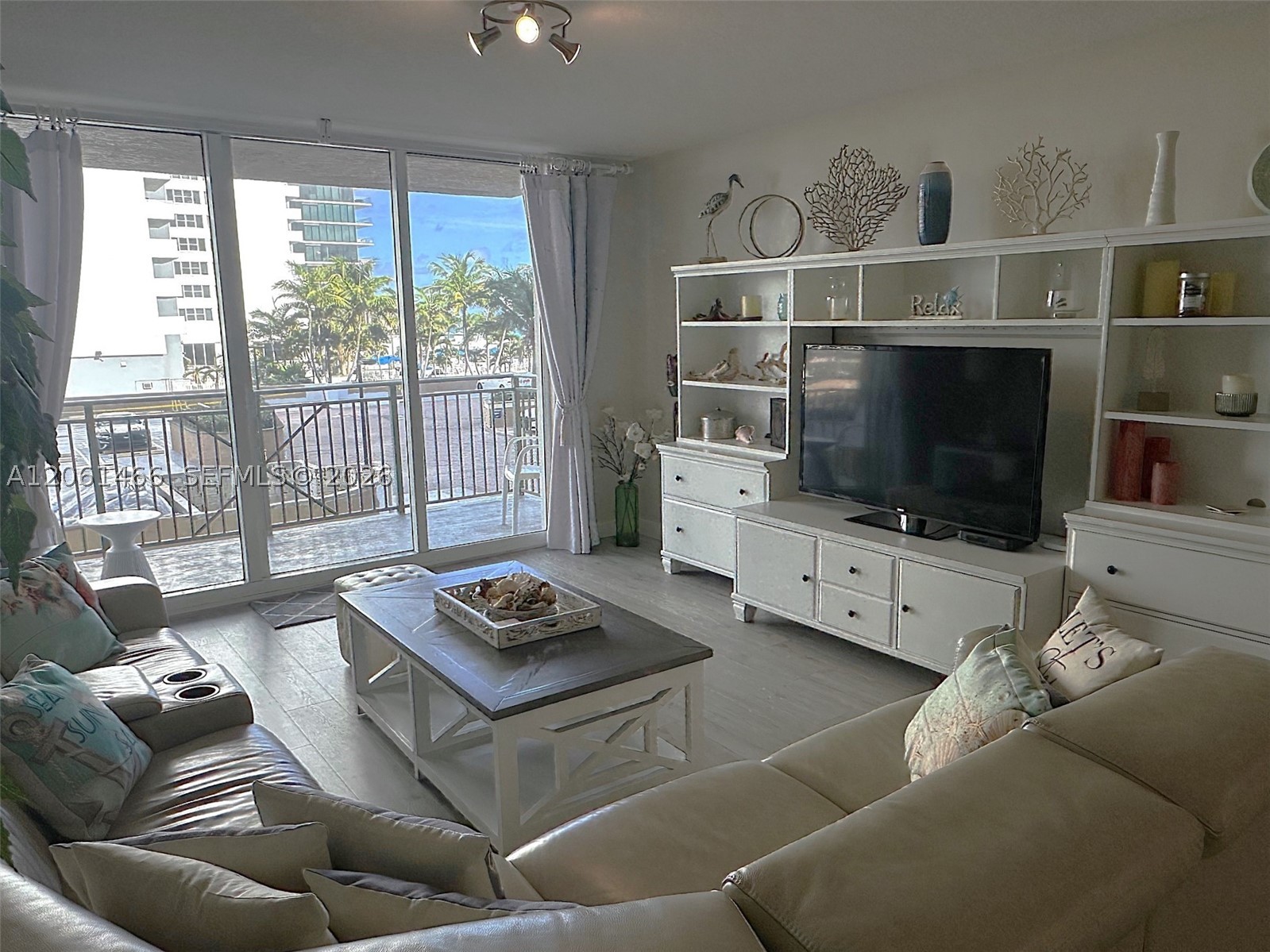 Hallandale Beach photo 3
