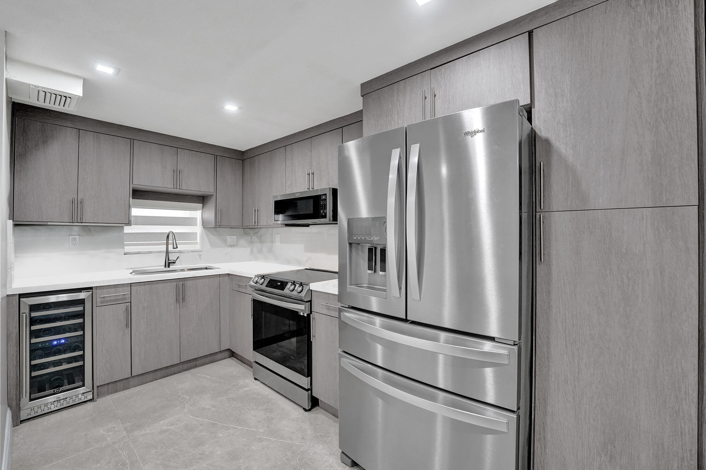 Pembroke Pines photo 2