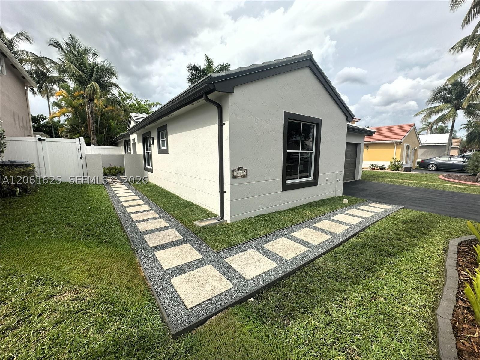 Pembroke Pines photo 1