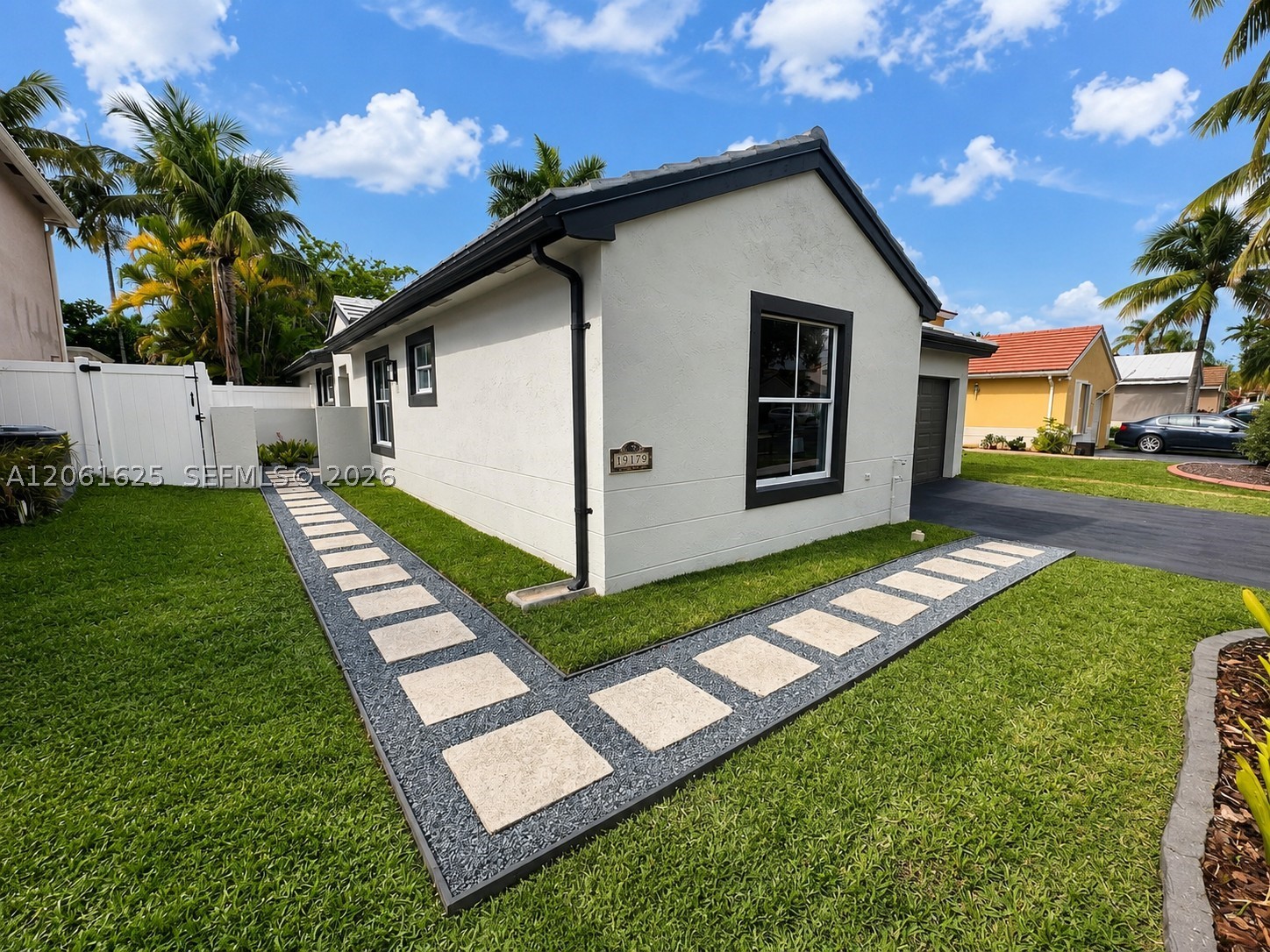 Pembroke Pines photo 4