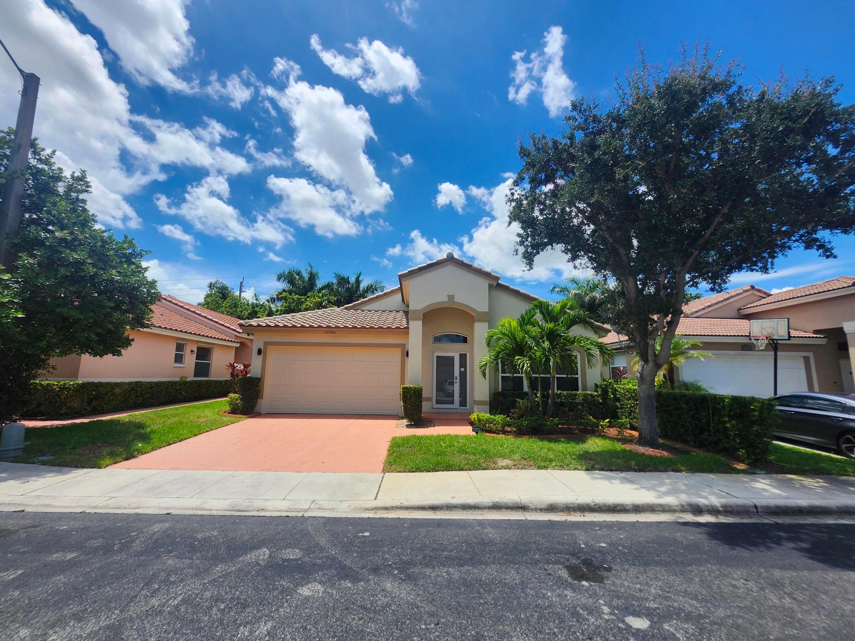 Pembroke Pines photo 1