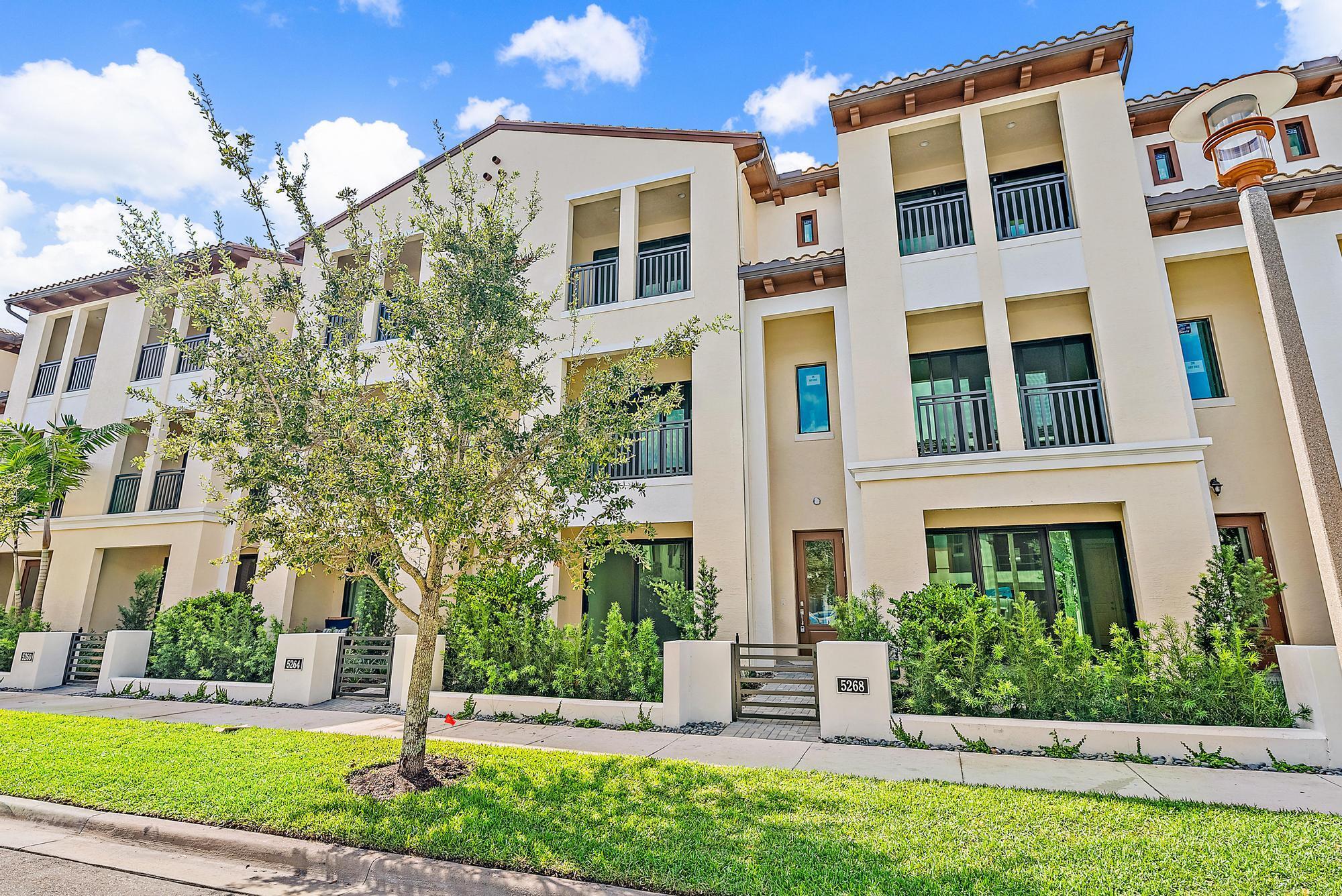 Palm Beach Gardens photo 1
