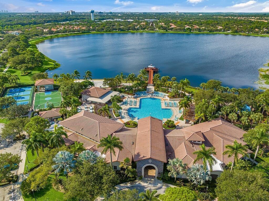 Palm Beach Gardens photo 1