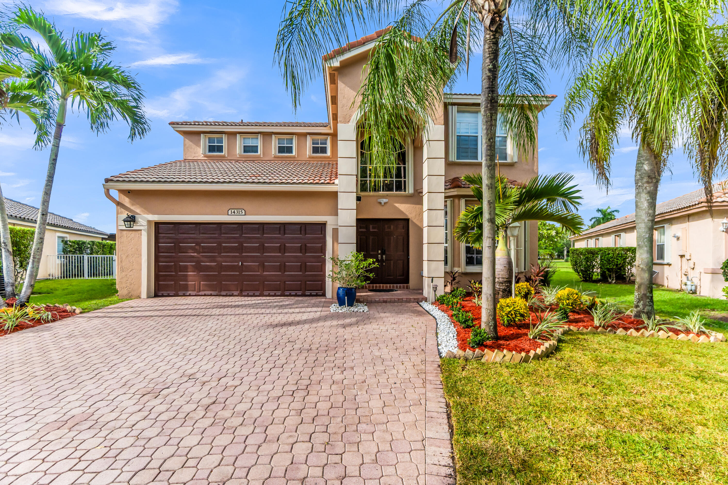 Pembroke Pines photo 1