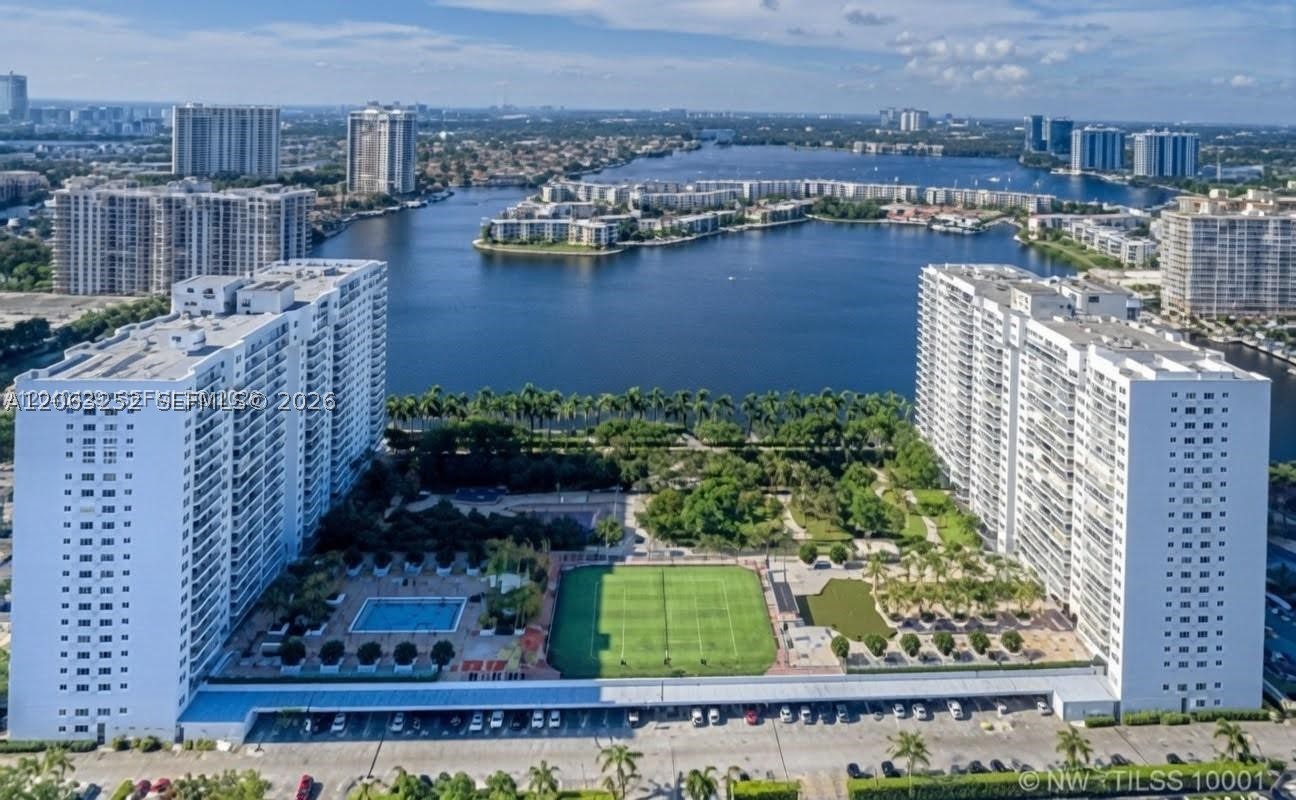 Aventura photo 2