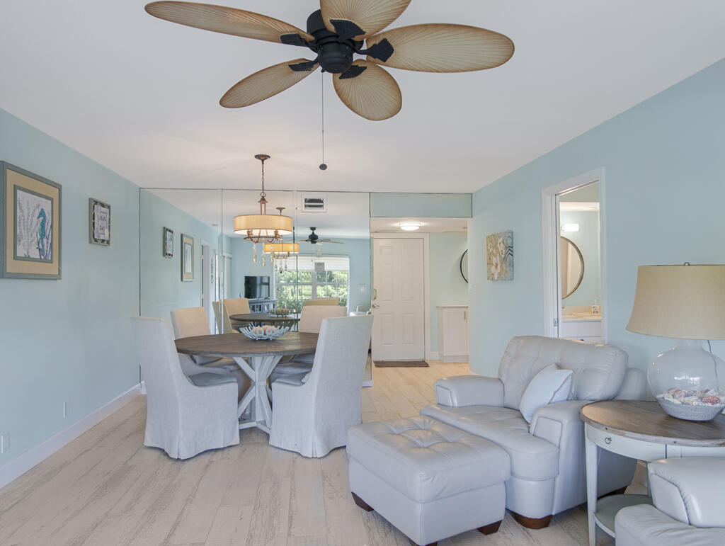 Palm Beach Gardens photo 1