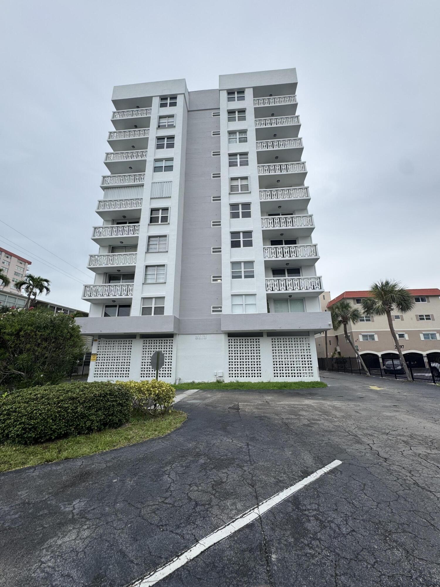 Hallandale Beach photo 2