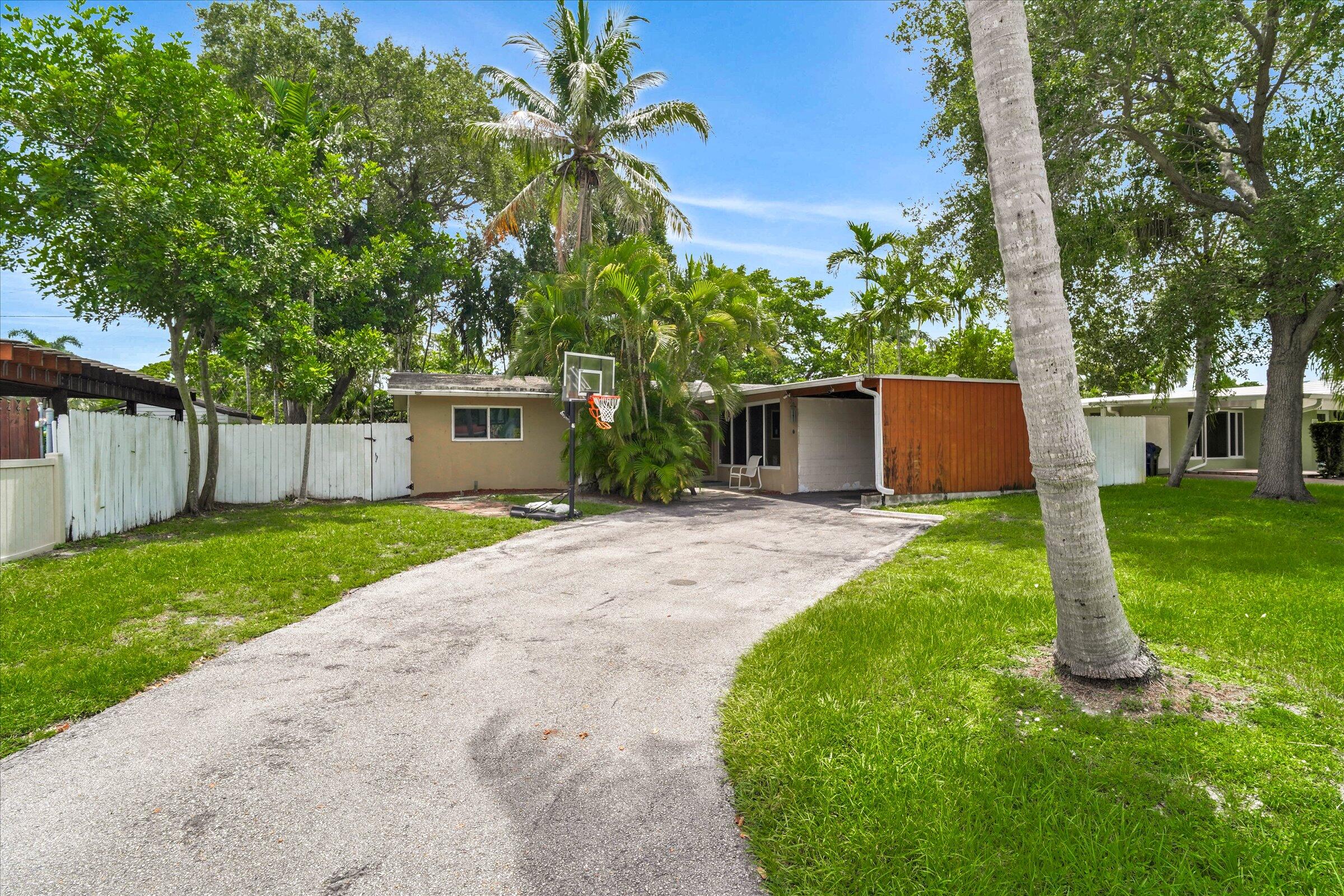Wilton Manors photo 1