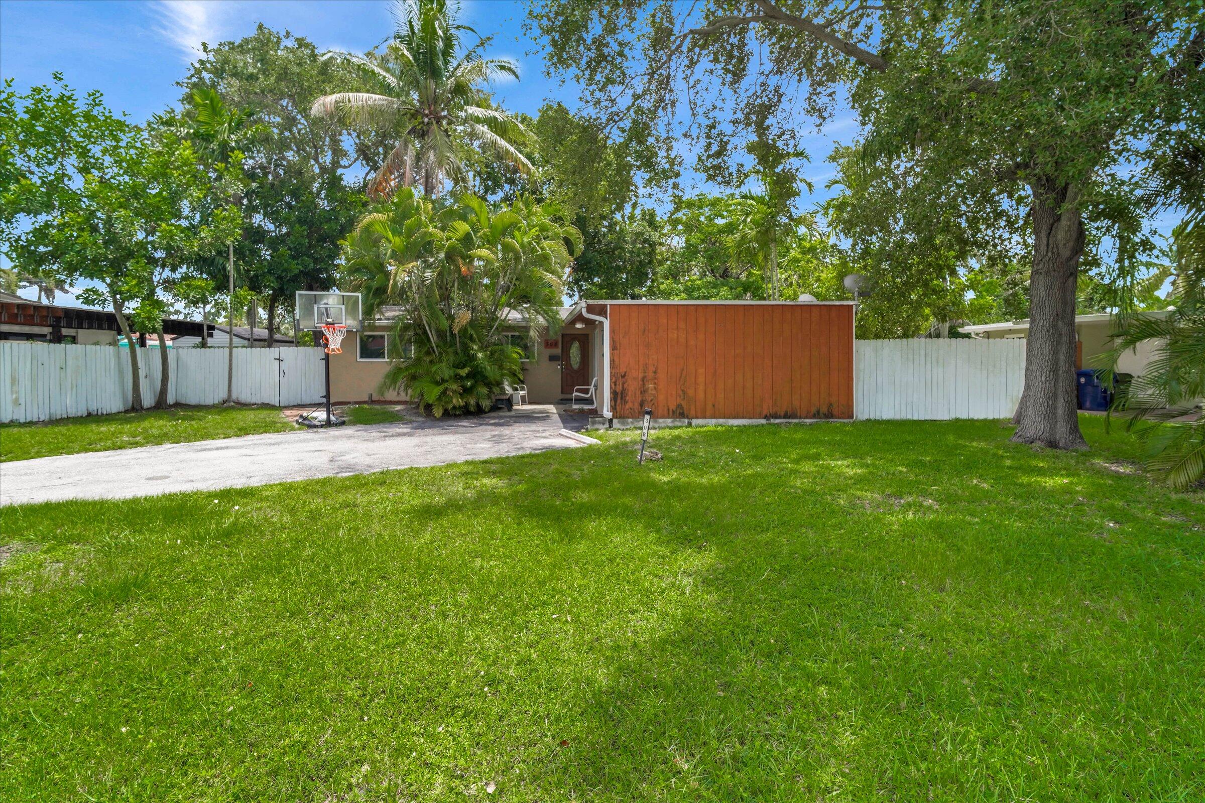 Wilton Manors photo 2