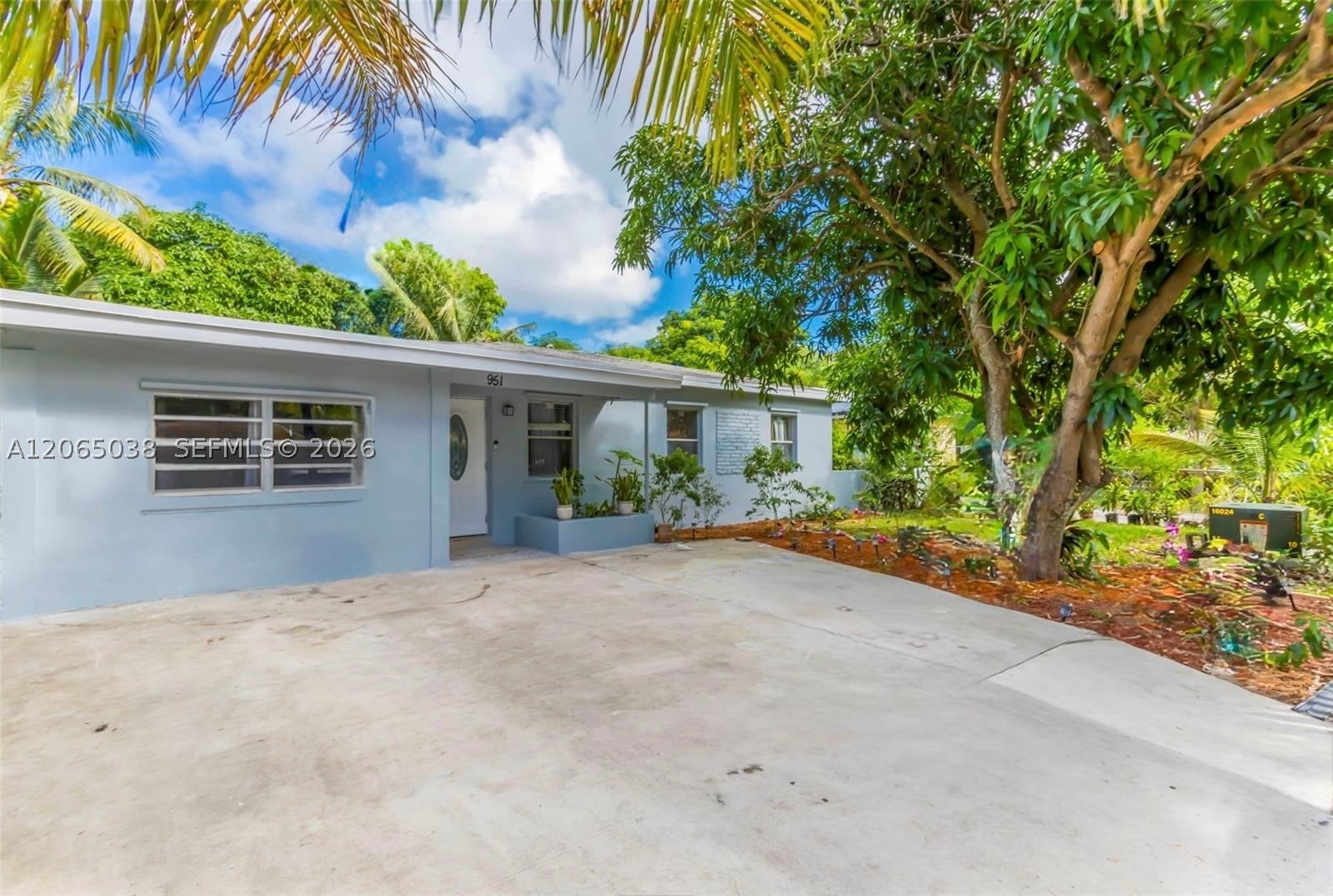 North Miami Beach photo 2
