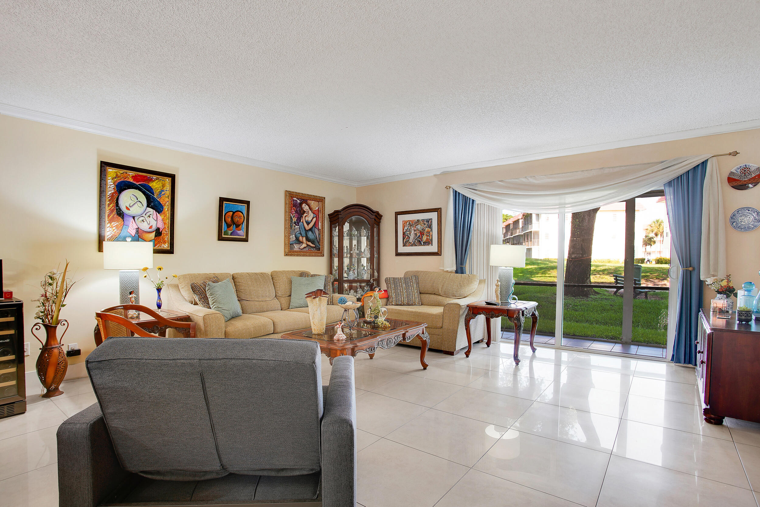 Pembroke Pines photo 4