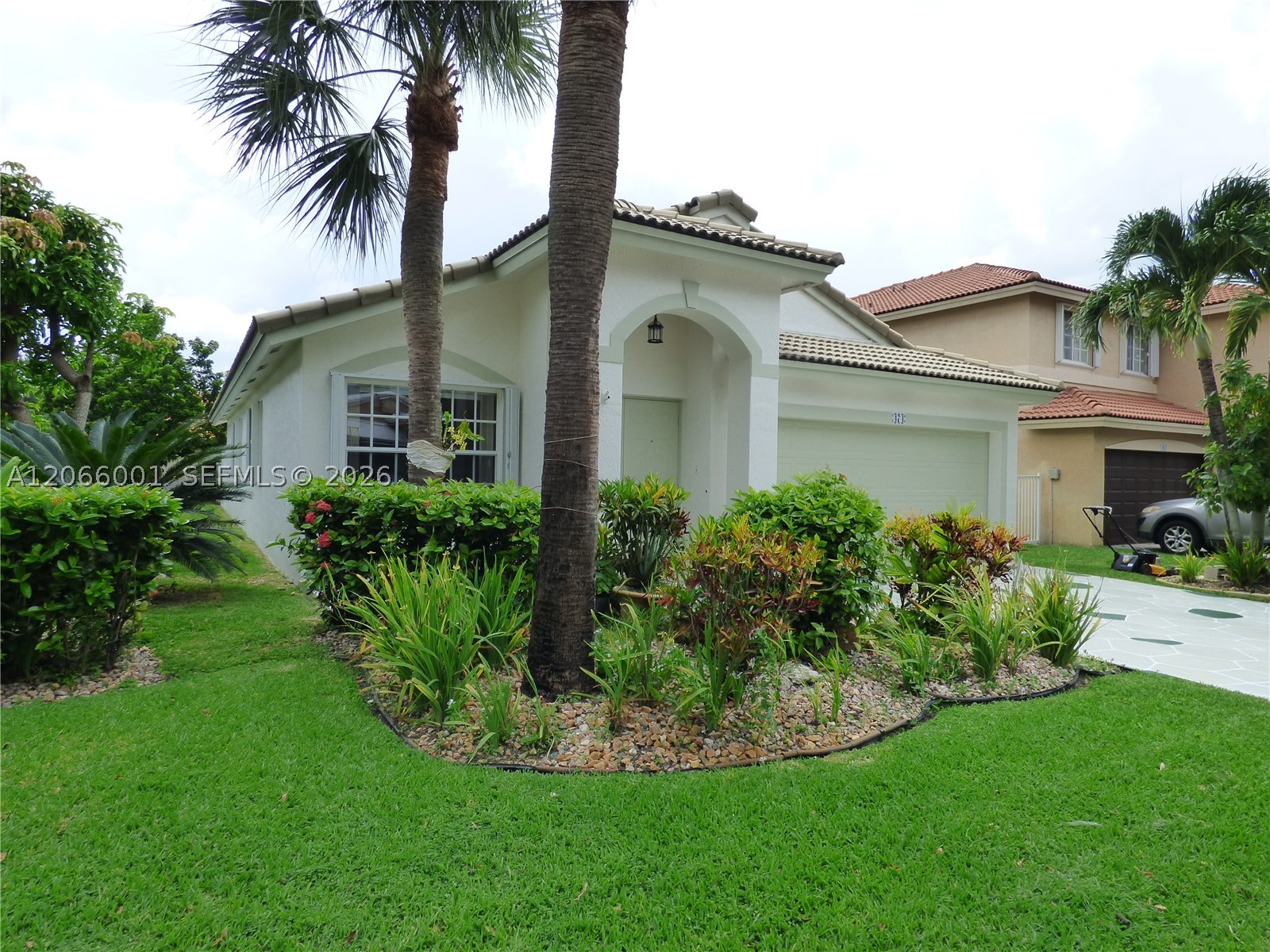 Pembroke Pines photo 1