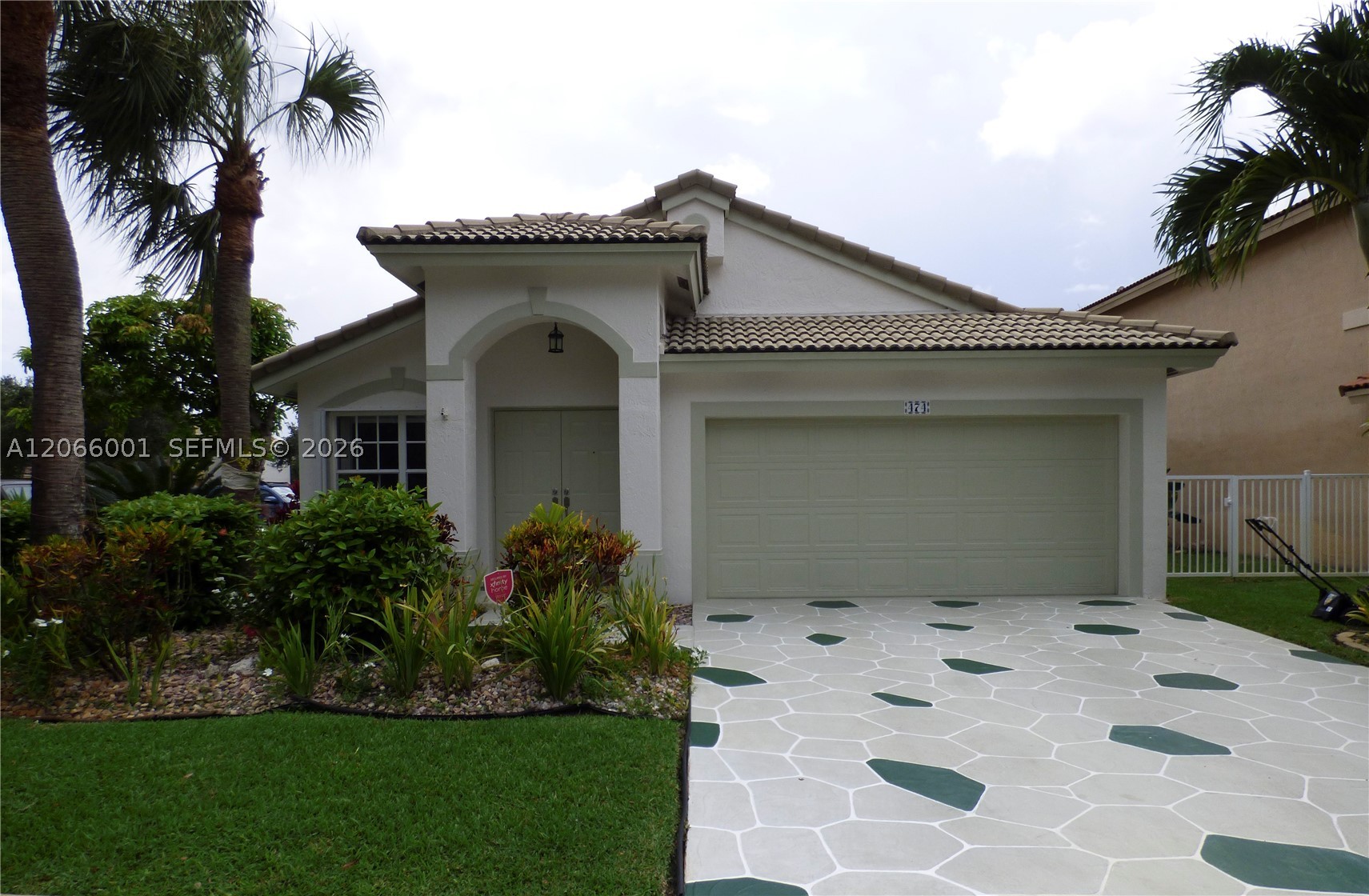 Pembroke Pines photo 2