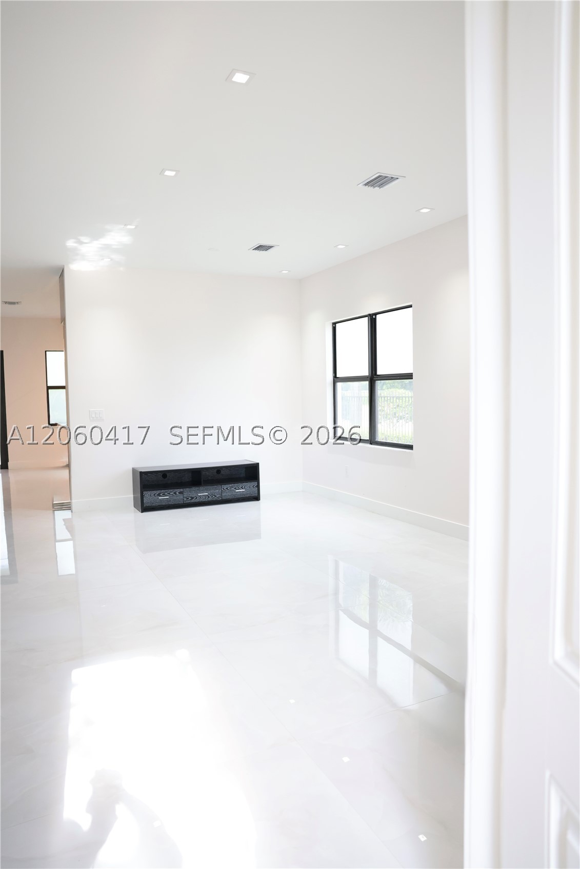 Miramar photo 5