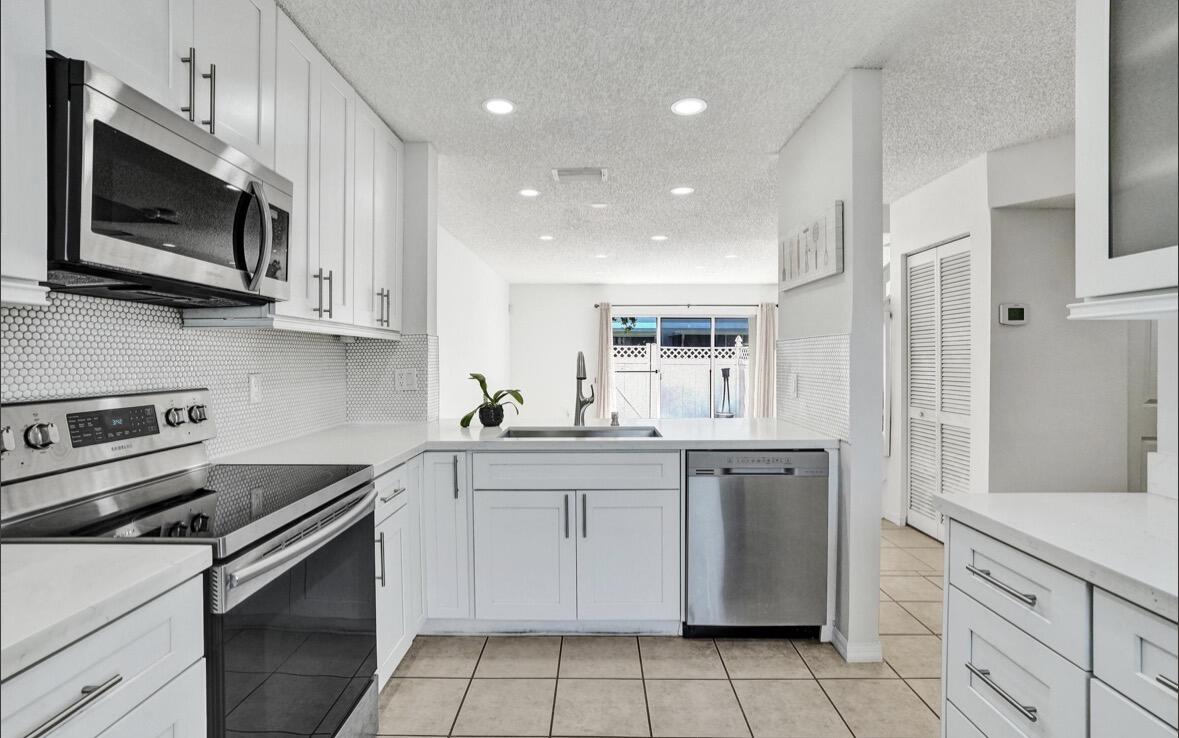Pembroke Pines photo 4