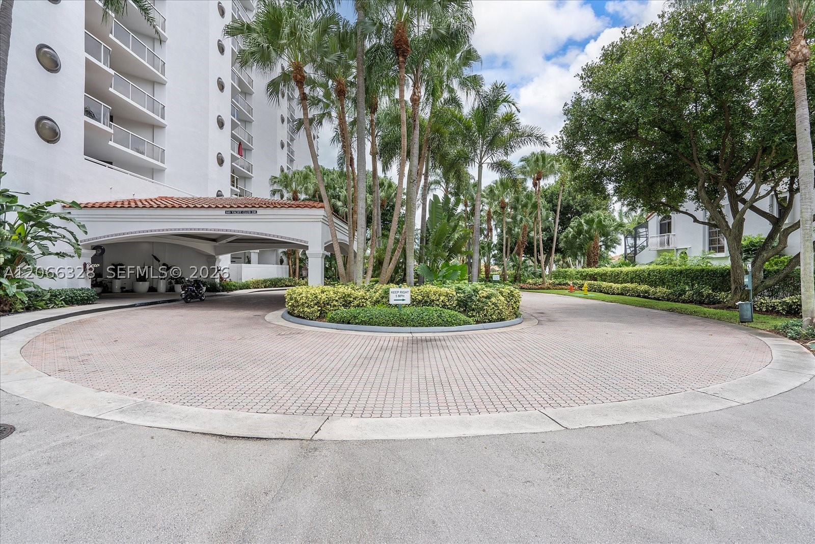 Aventura photo 1