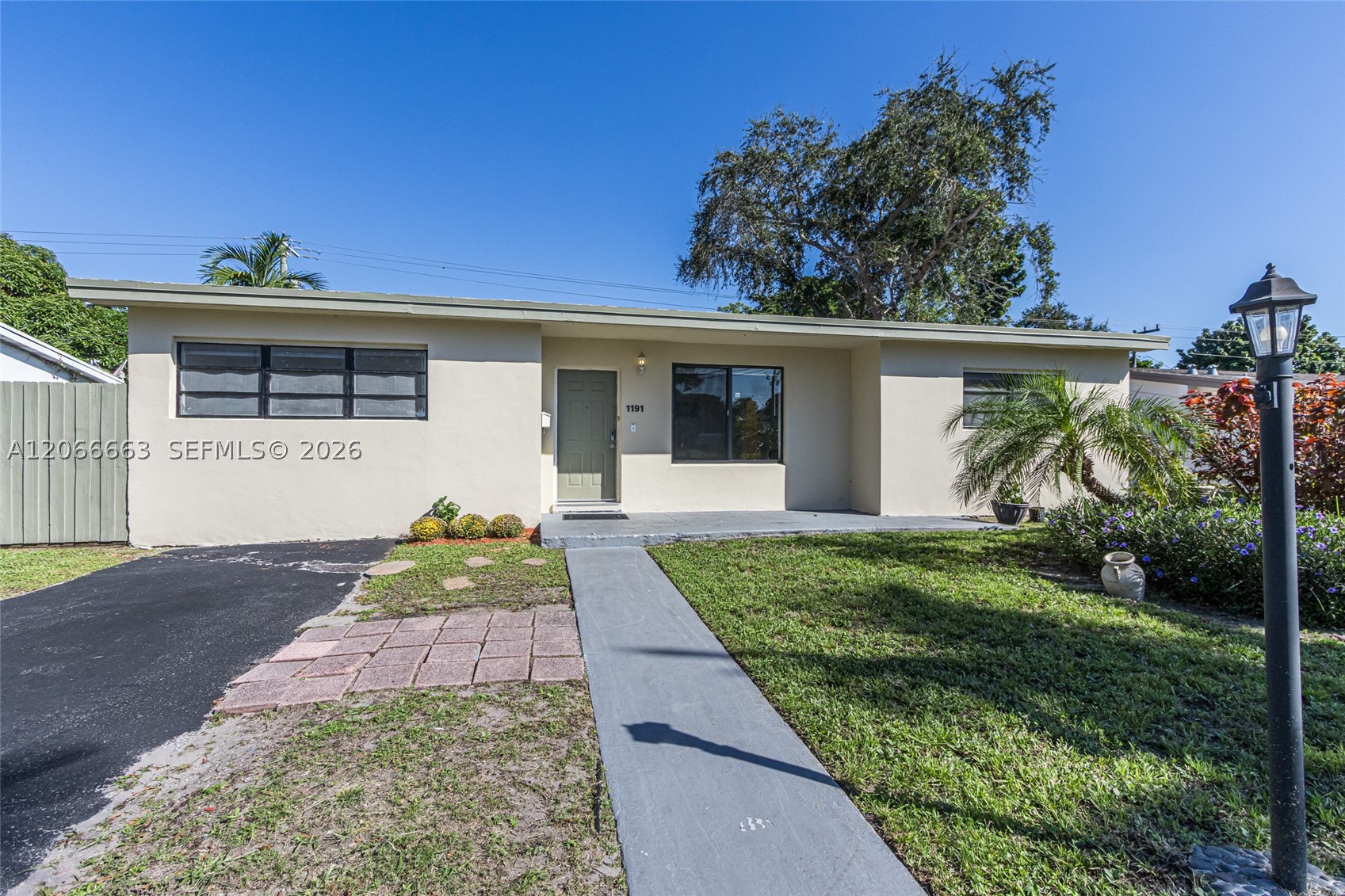 North Miami Beach photo 2