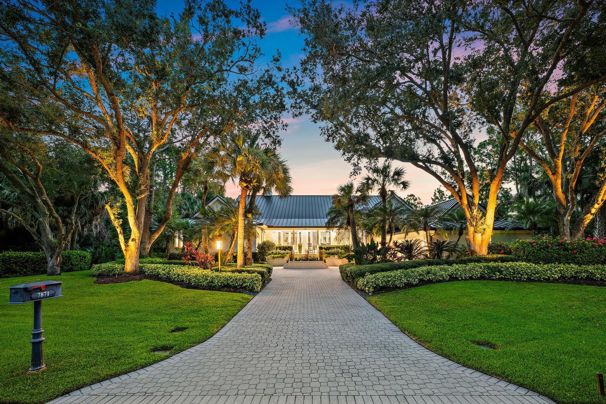 Palm Beach Gardens photo 1