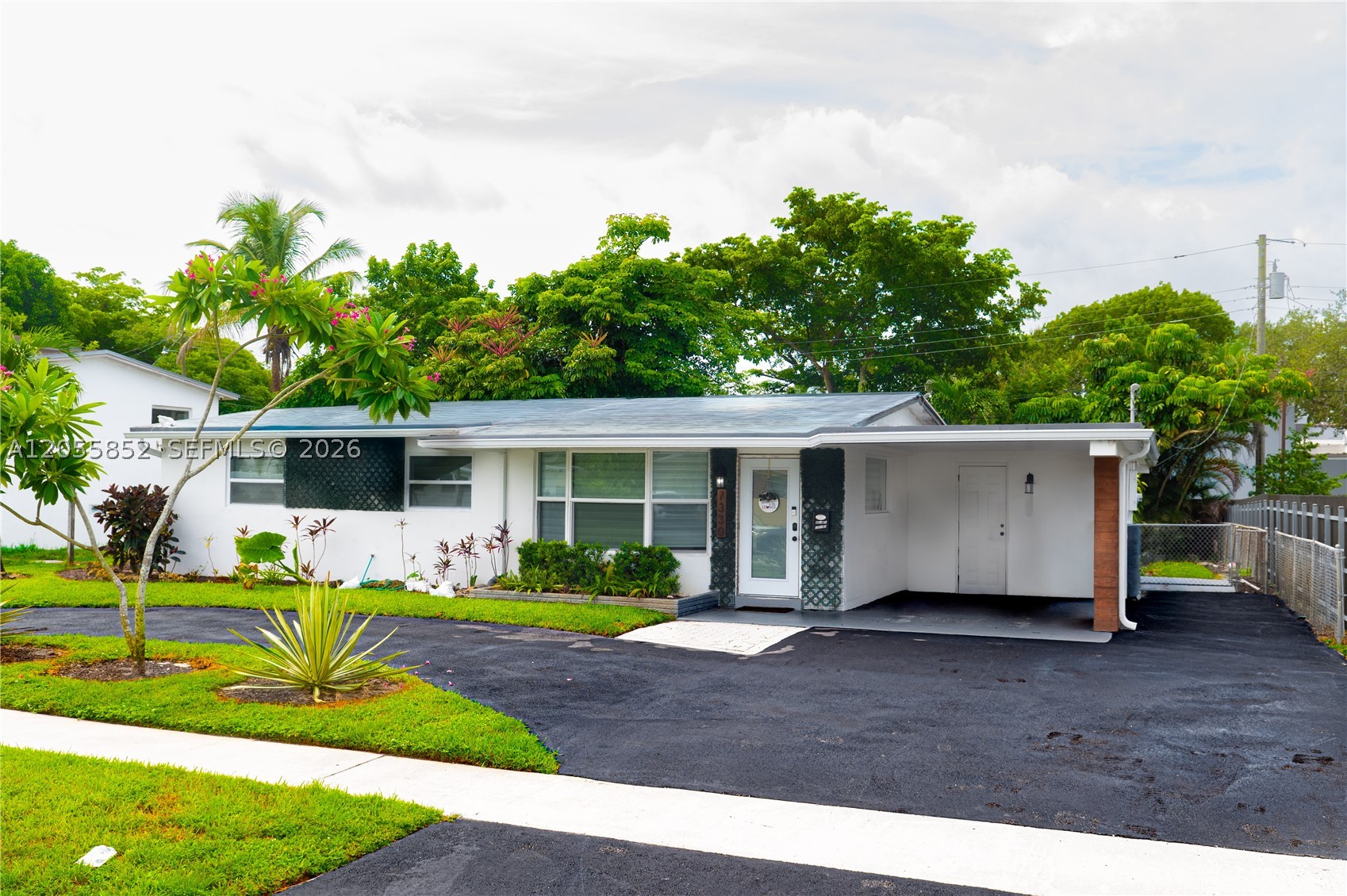 Pembroke Pines photo 1