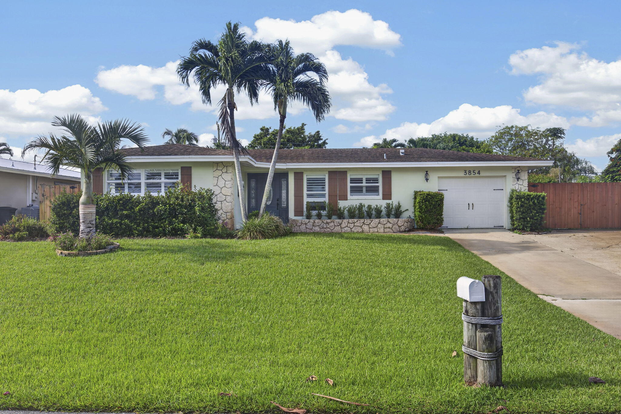Palm Beach Gardens photo 1