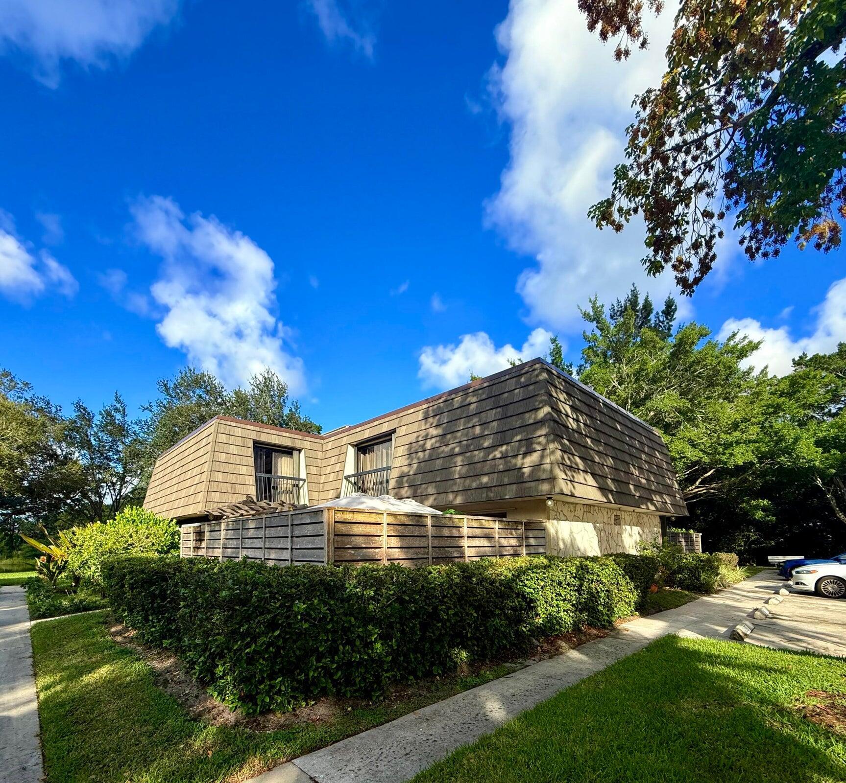 Palm Beach Gardens photo 1